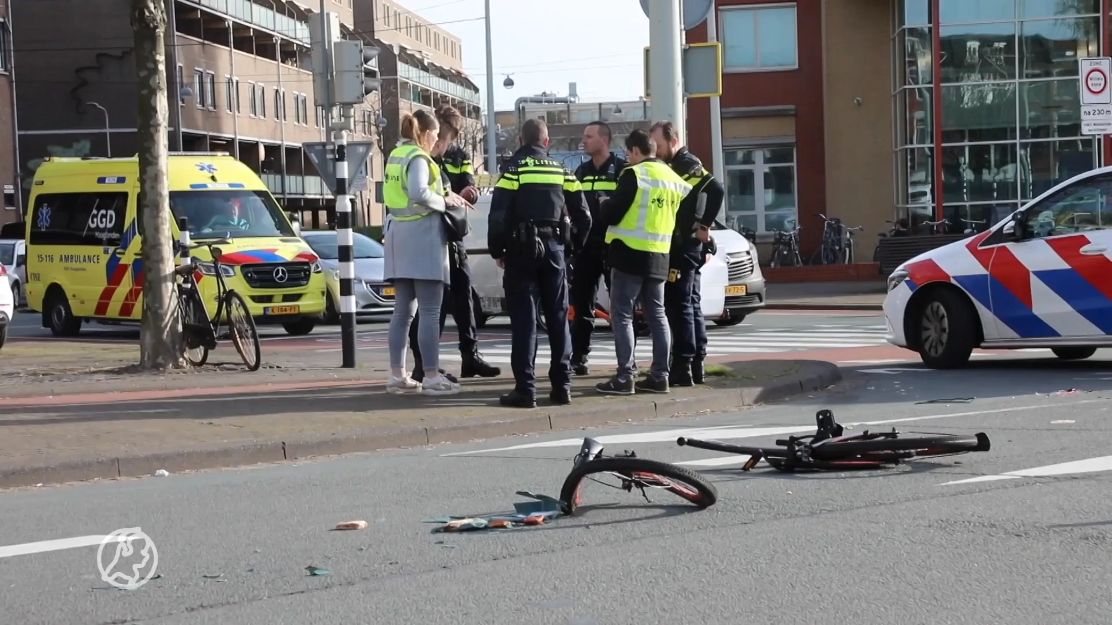 Kind zwaargewond na botsing met vrachtwagen Den Haag