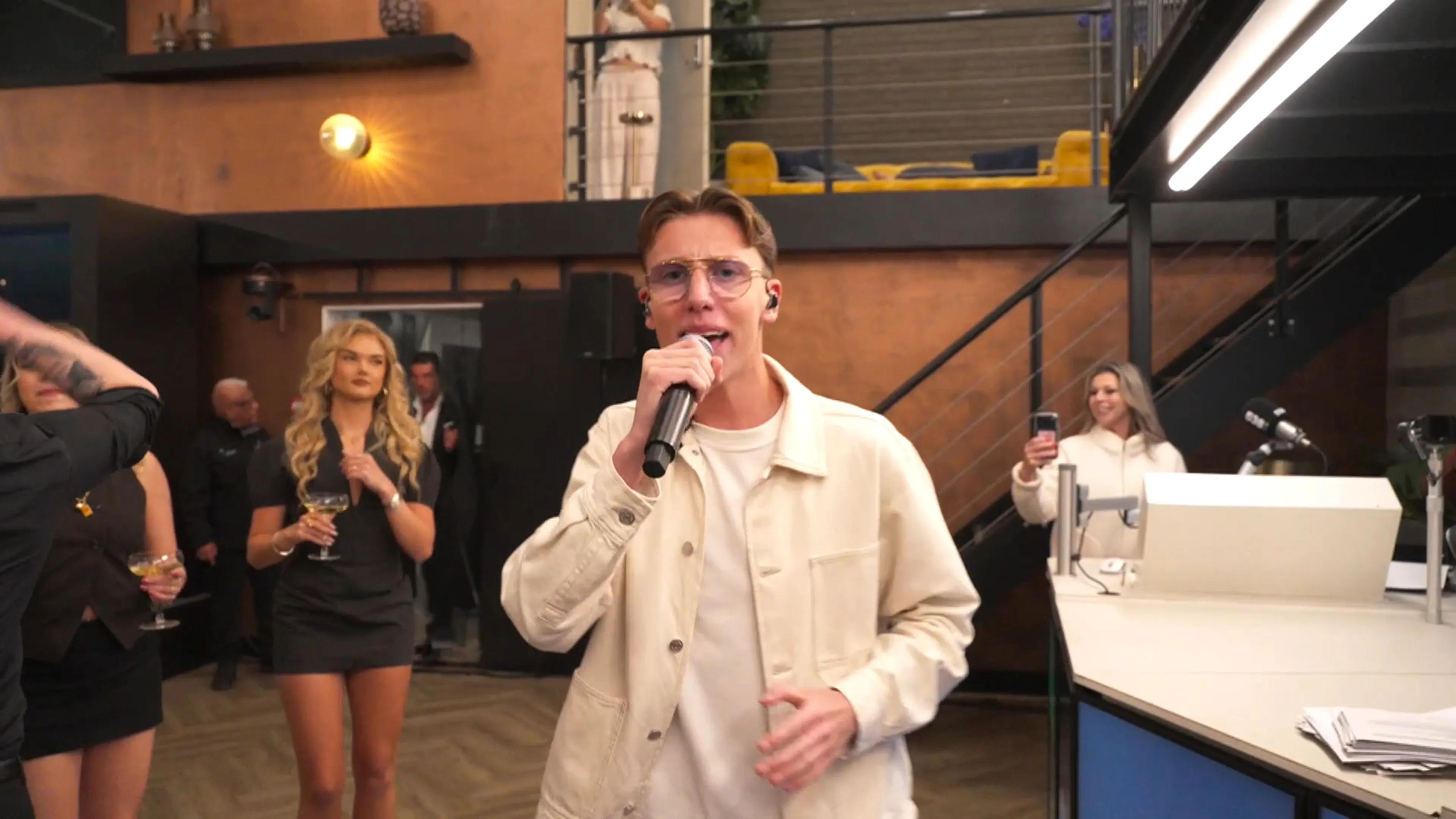 Daymian van Os doet nieuwe single Hard To Get