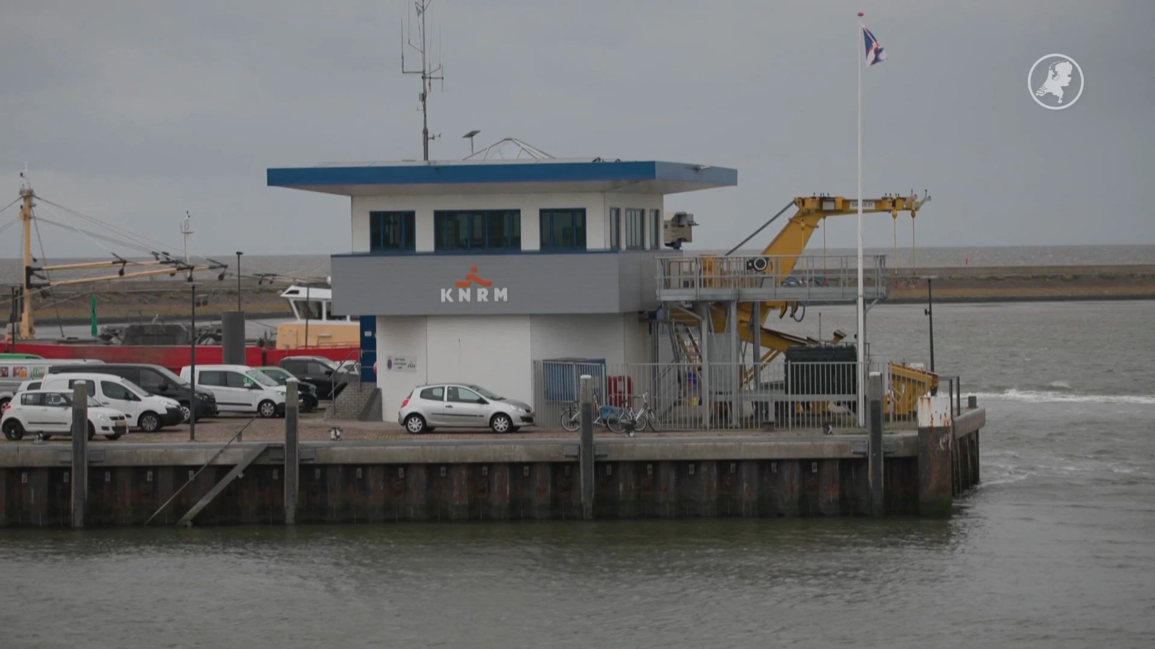 Grote zoektocht naar vermist zeiljacht en 63-jarige man op de Waddenzee