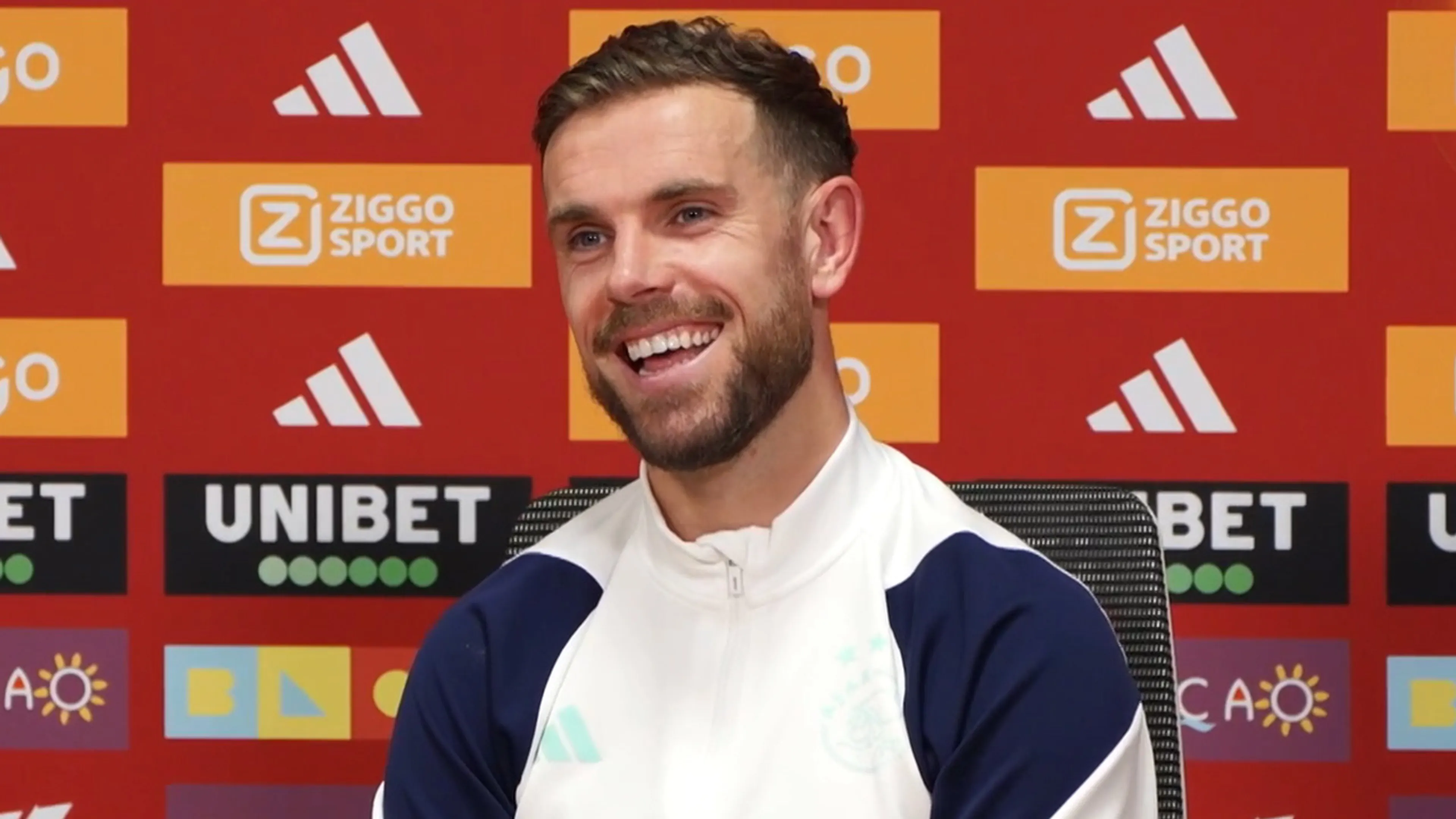 Jordan Henderson lacht om vraag over aanvoerderschap: ‘Alleen voor vandaag’