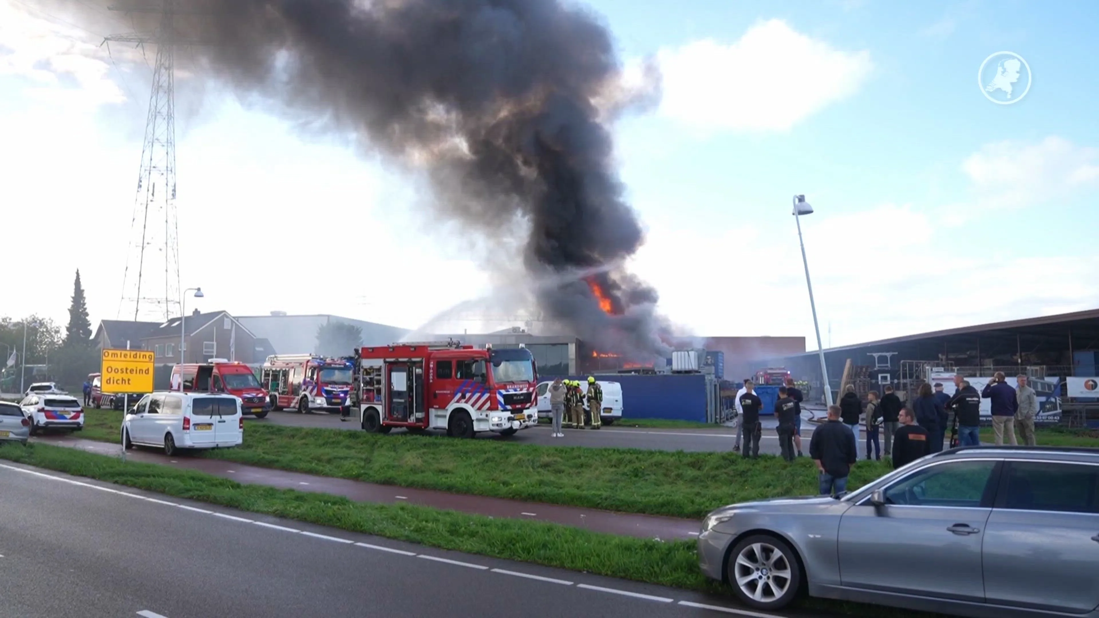 Brand in pand op industrieterrein Papendrecht, NL-Alert verstuurd