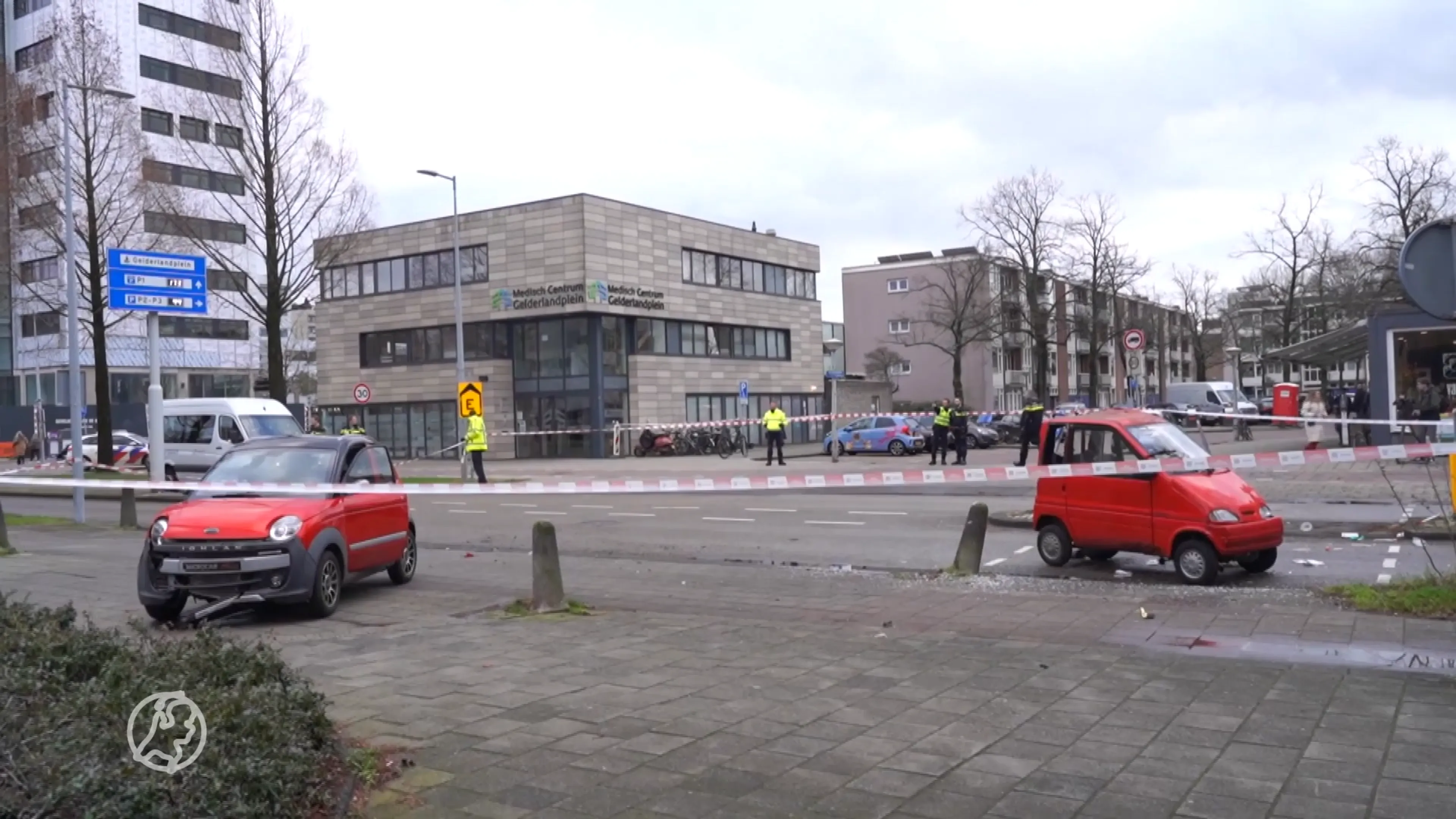 Brommobielen botsen op elkaar in Amsterdam: 93-jarige man aangehouden
