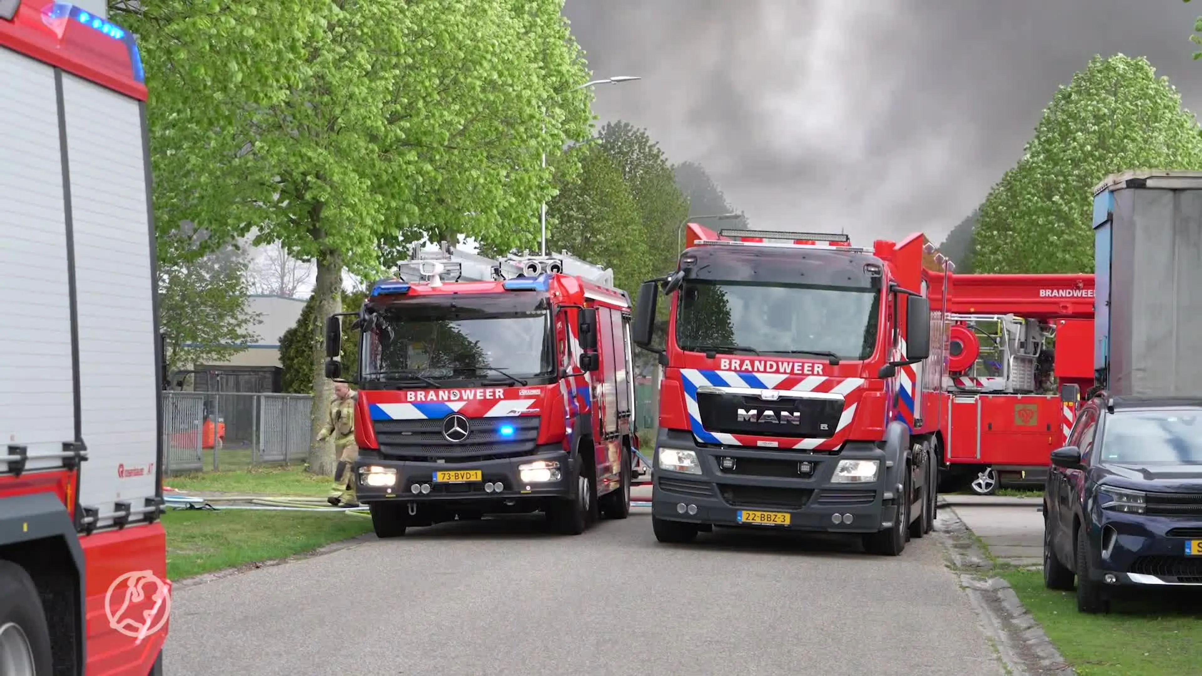 Zeer grote brand bij verfproducent in Schoonebeek, omliggende panden ontruimd