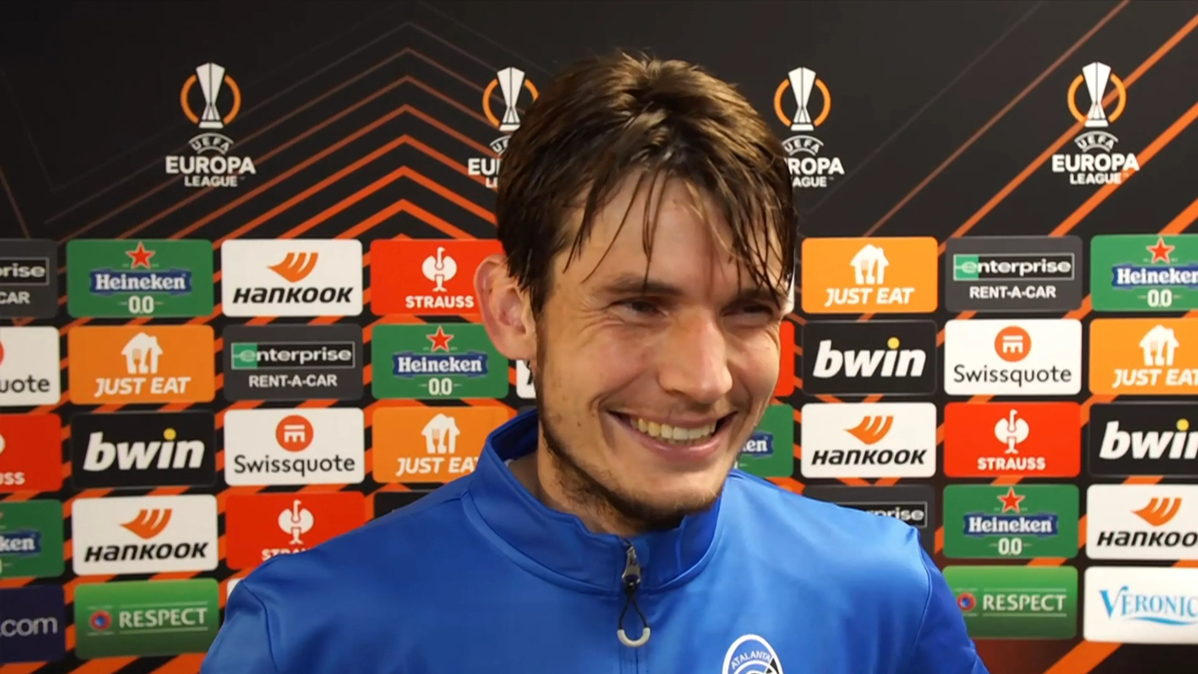 De Roon geniet van ruime overwinning op Liverpool: 'Voor in de geschiedenisboeken'