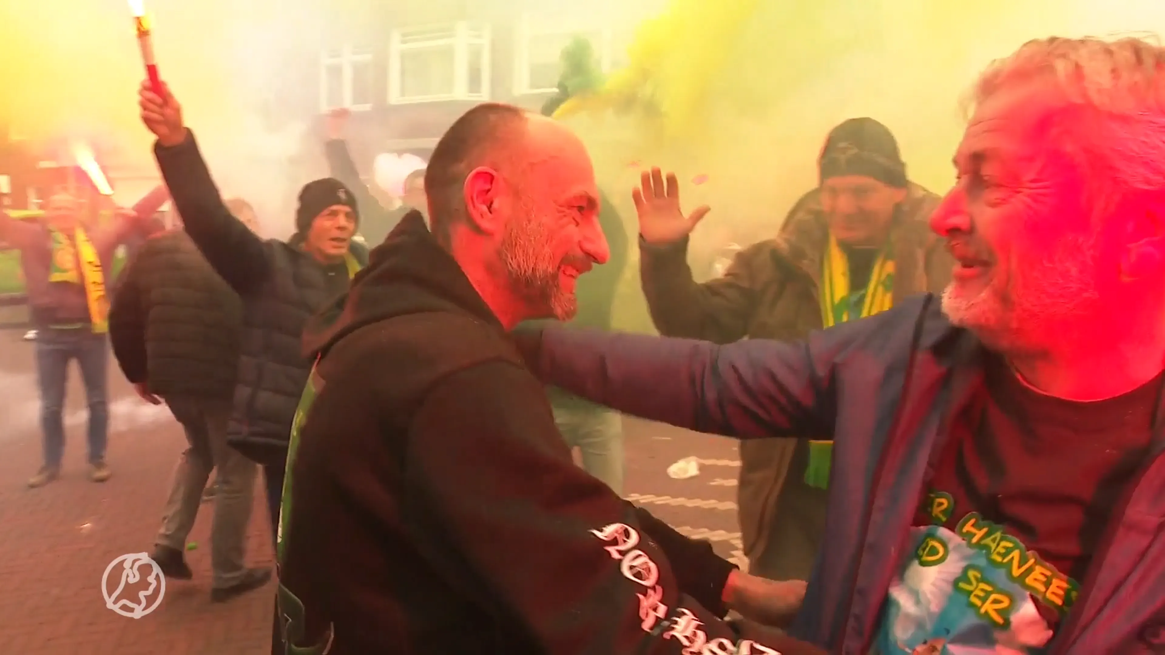 Hartverwarmend: doodzieke ADO-fan Ed krijgt ode van medesupporters