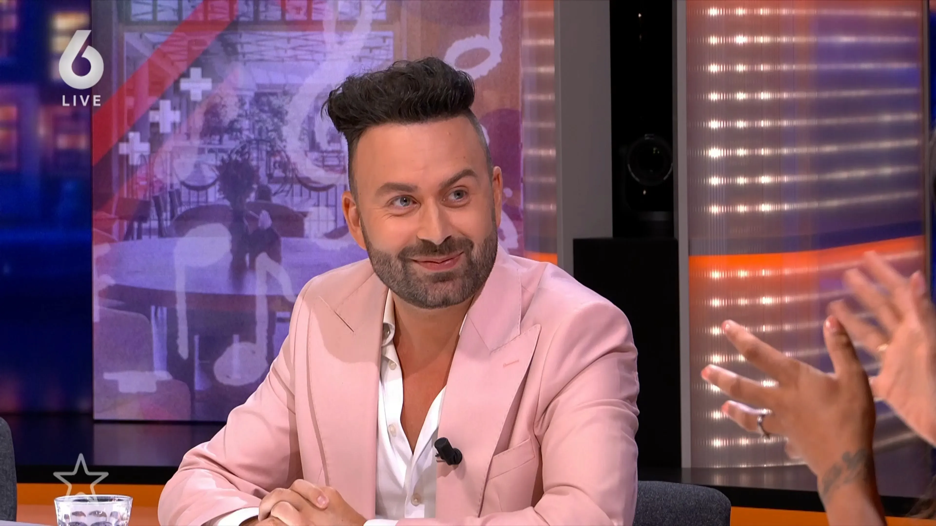 Zanger Menzo Kortland over viraal moment: 'Werd wakker met 3,5 miljoen views'
