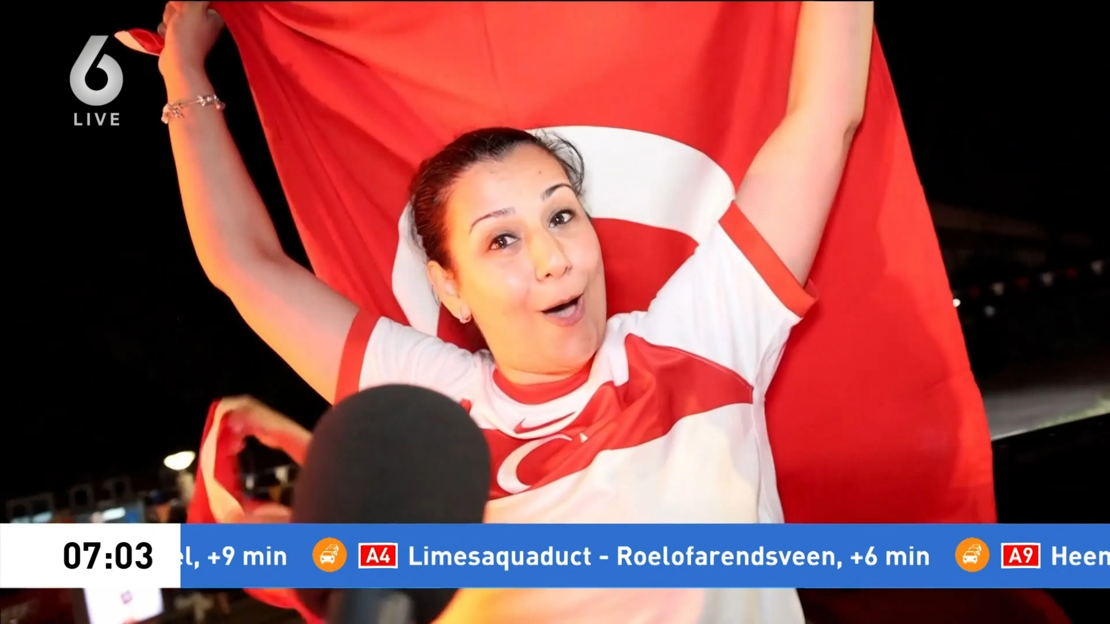 Feestvierende Turken vieren behalen volgende ronde EK