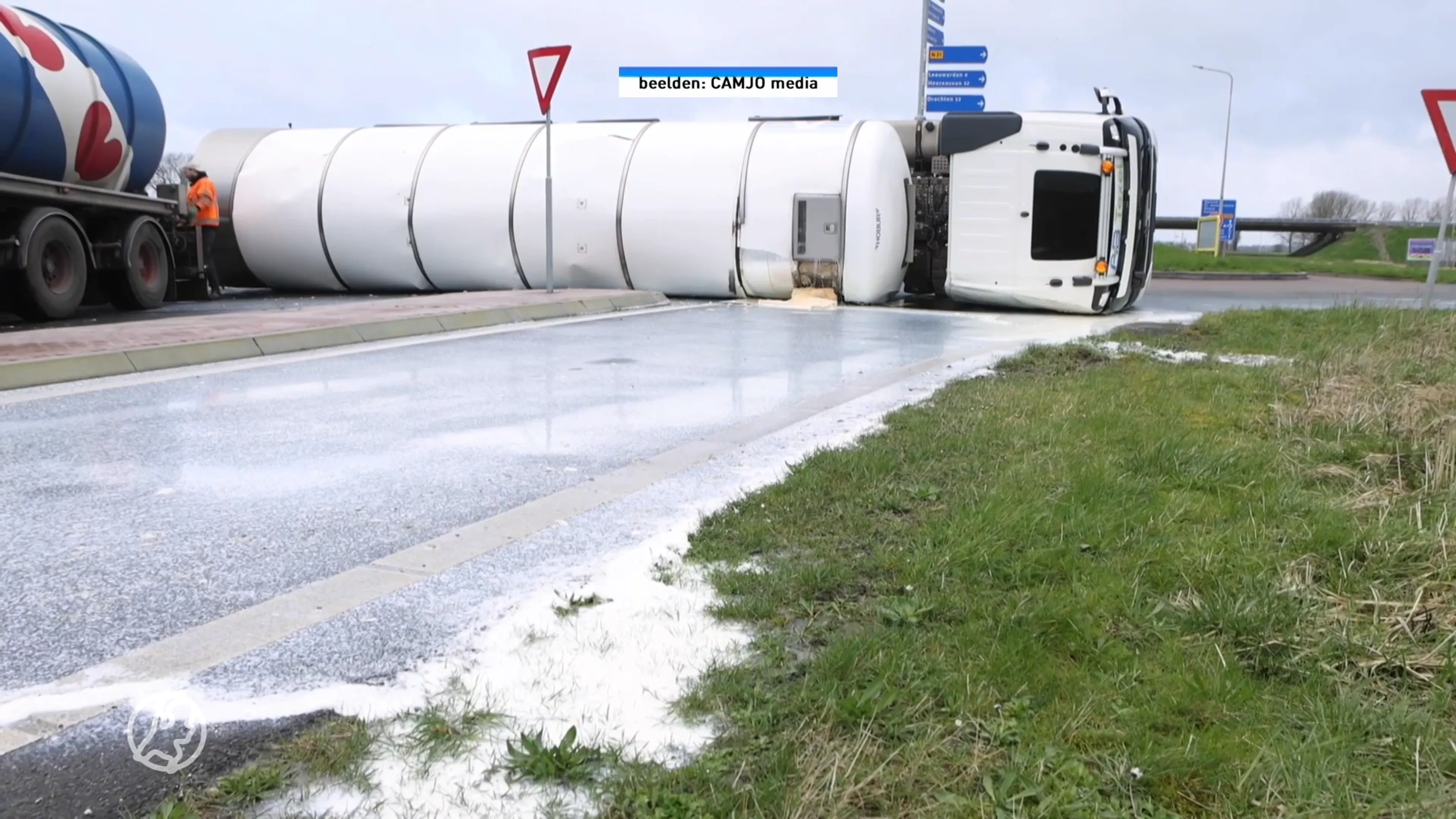Duizenden liters melk verloren na kantelen tankwagen
