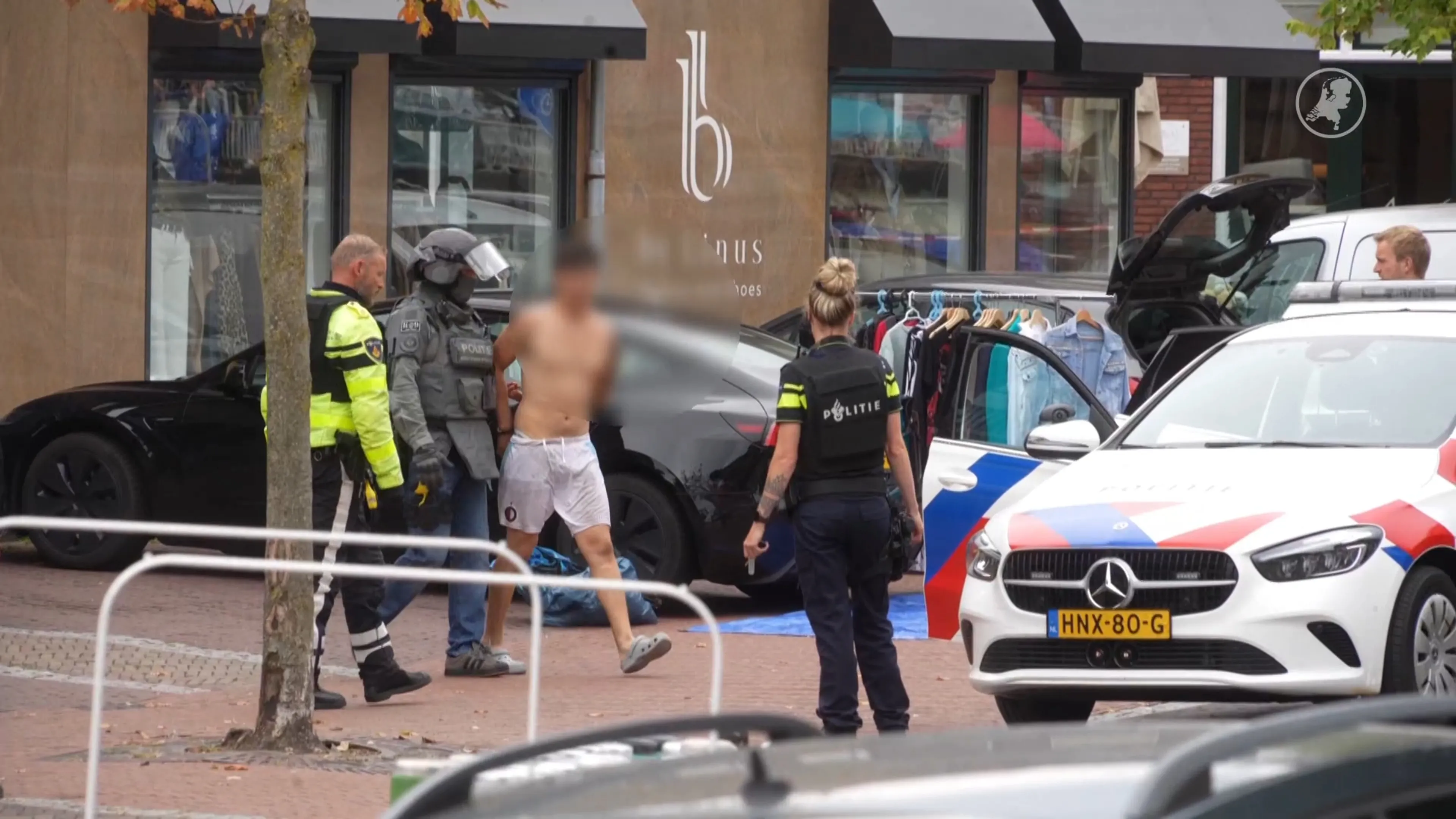 Grote politieactie in centrum Ommen: man aangehouden
