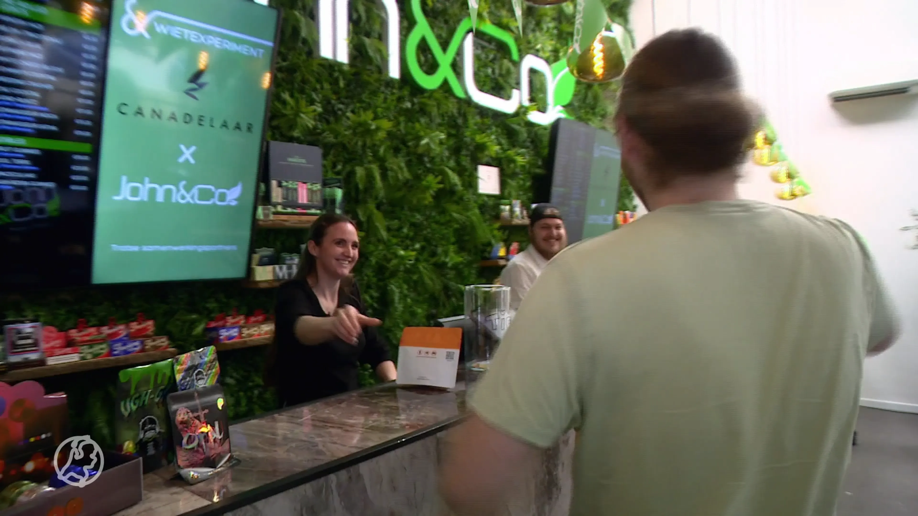 Coffeeshophouder Nizar razend enthousiast over wietexperiment: ‘Dit legitimeert mijn winkel’