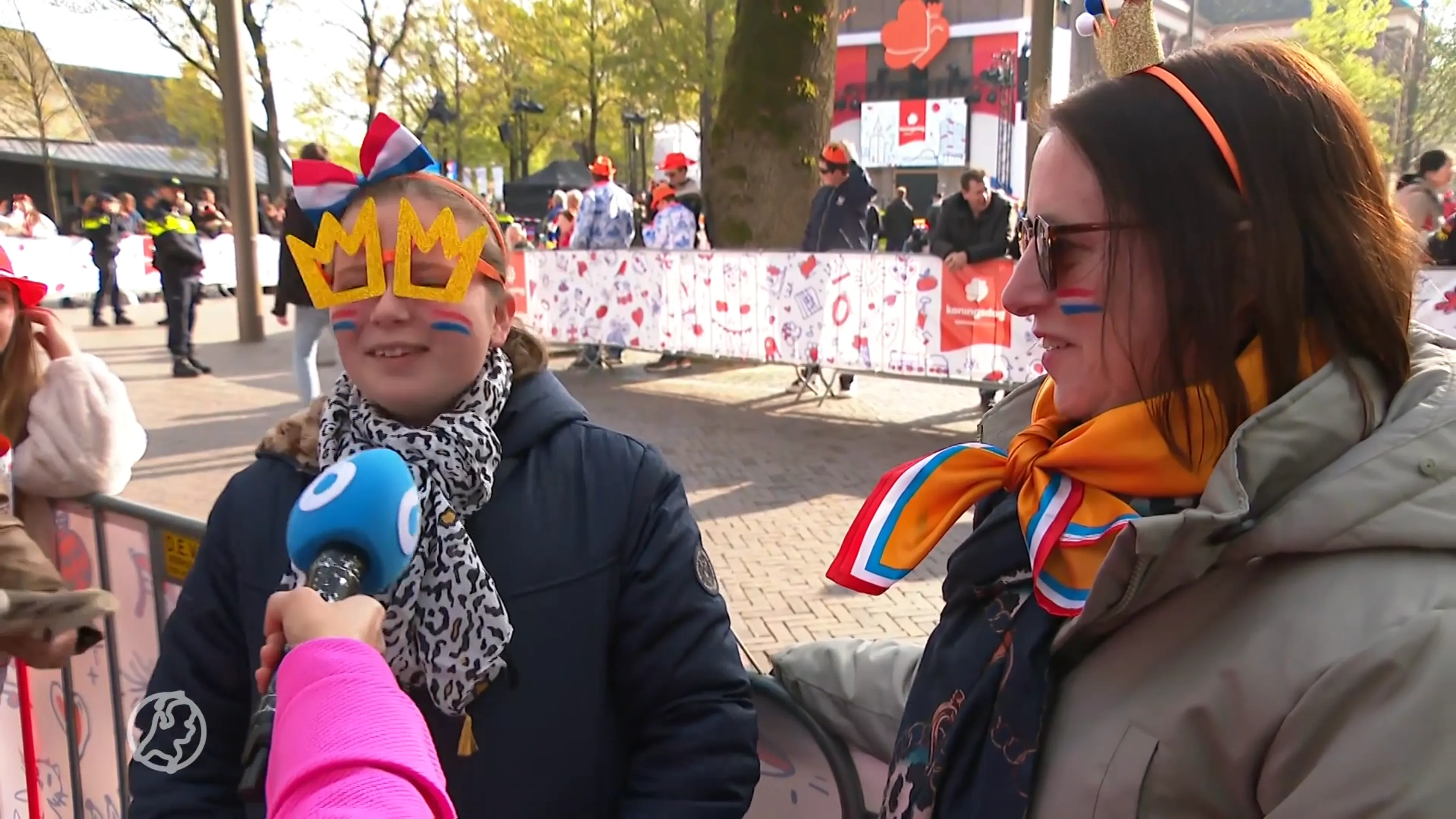 Emmen kleurt oranje: fans staan klaar langs koninklijke route