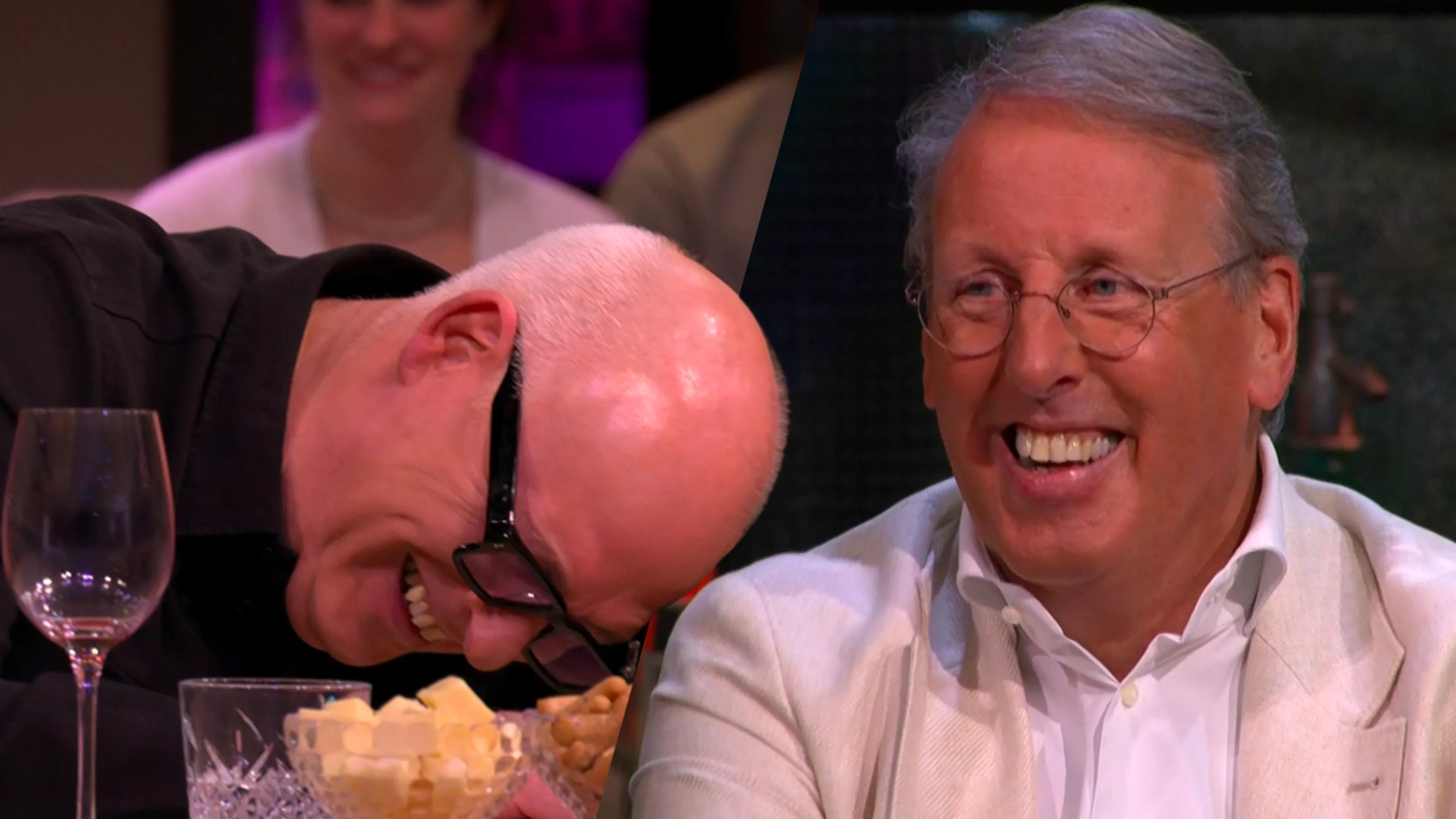 René ligt krom van het lachen na ordinaire opmerking van Chris Woerts.