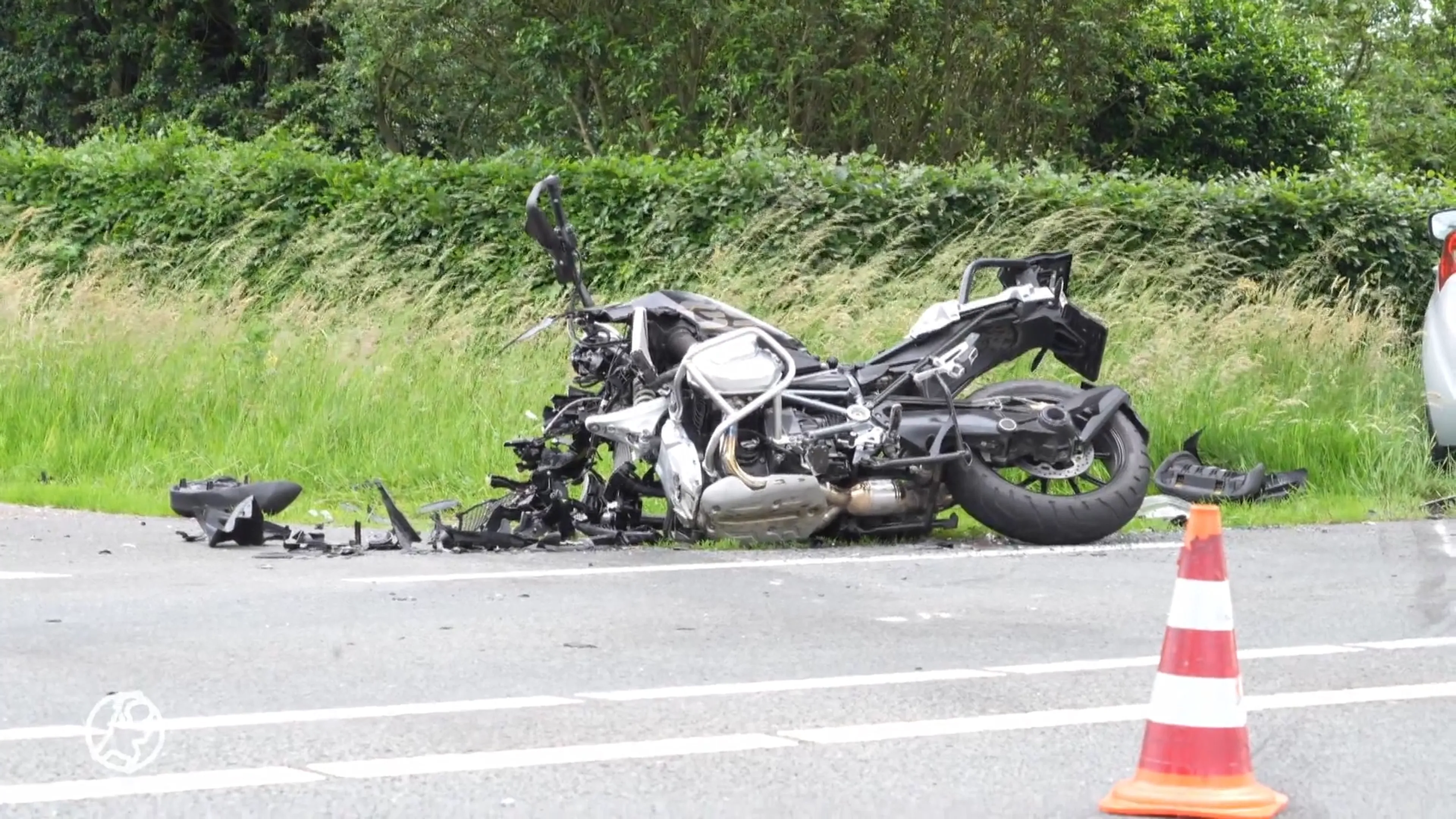 Motorrijder (64) overleden bij flinke botsing tegen auto in Heemserveen