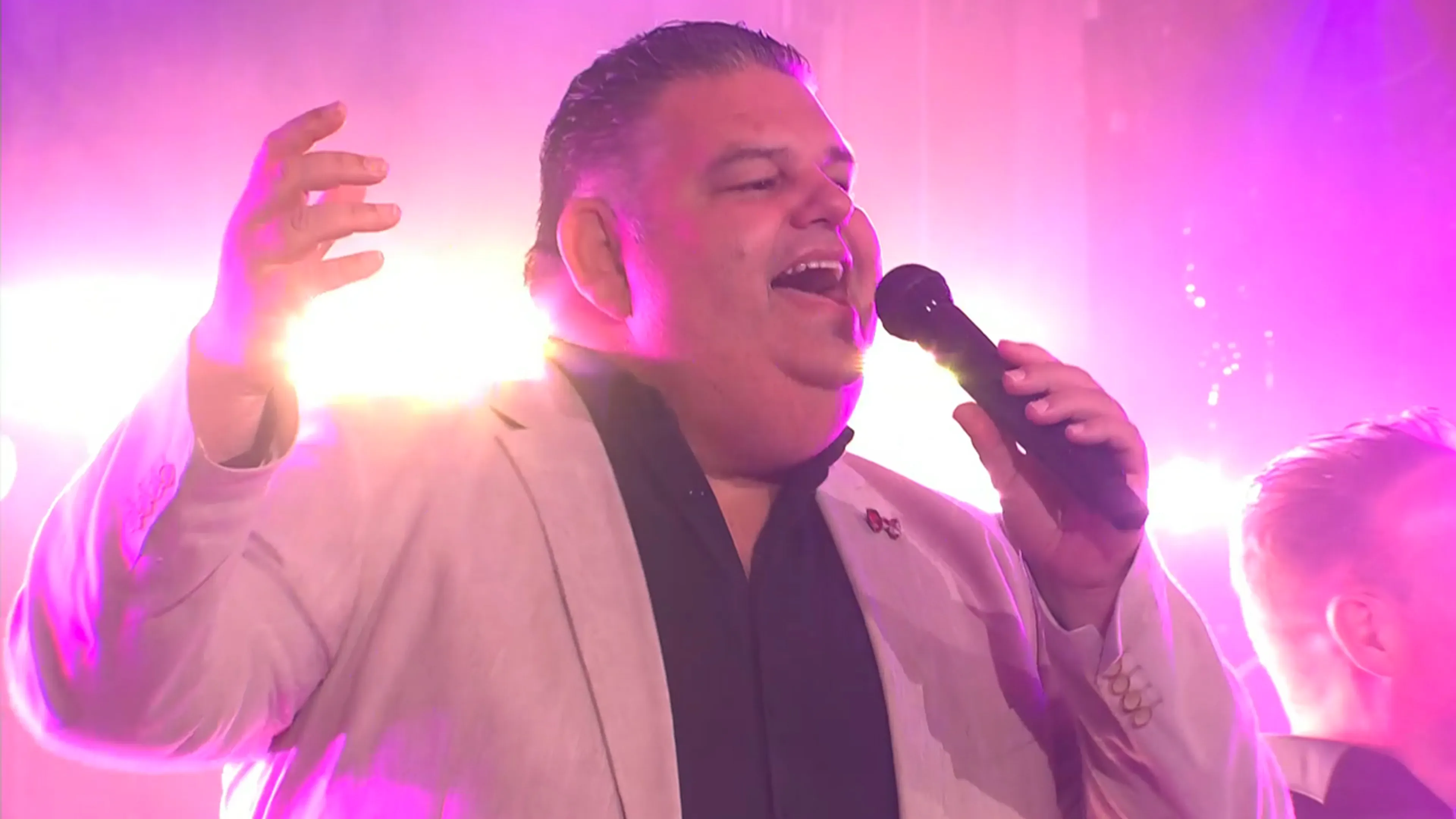 Django Wagner opent De Oranjezomer met ‘Als jij kon voelen’