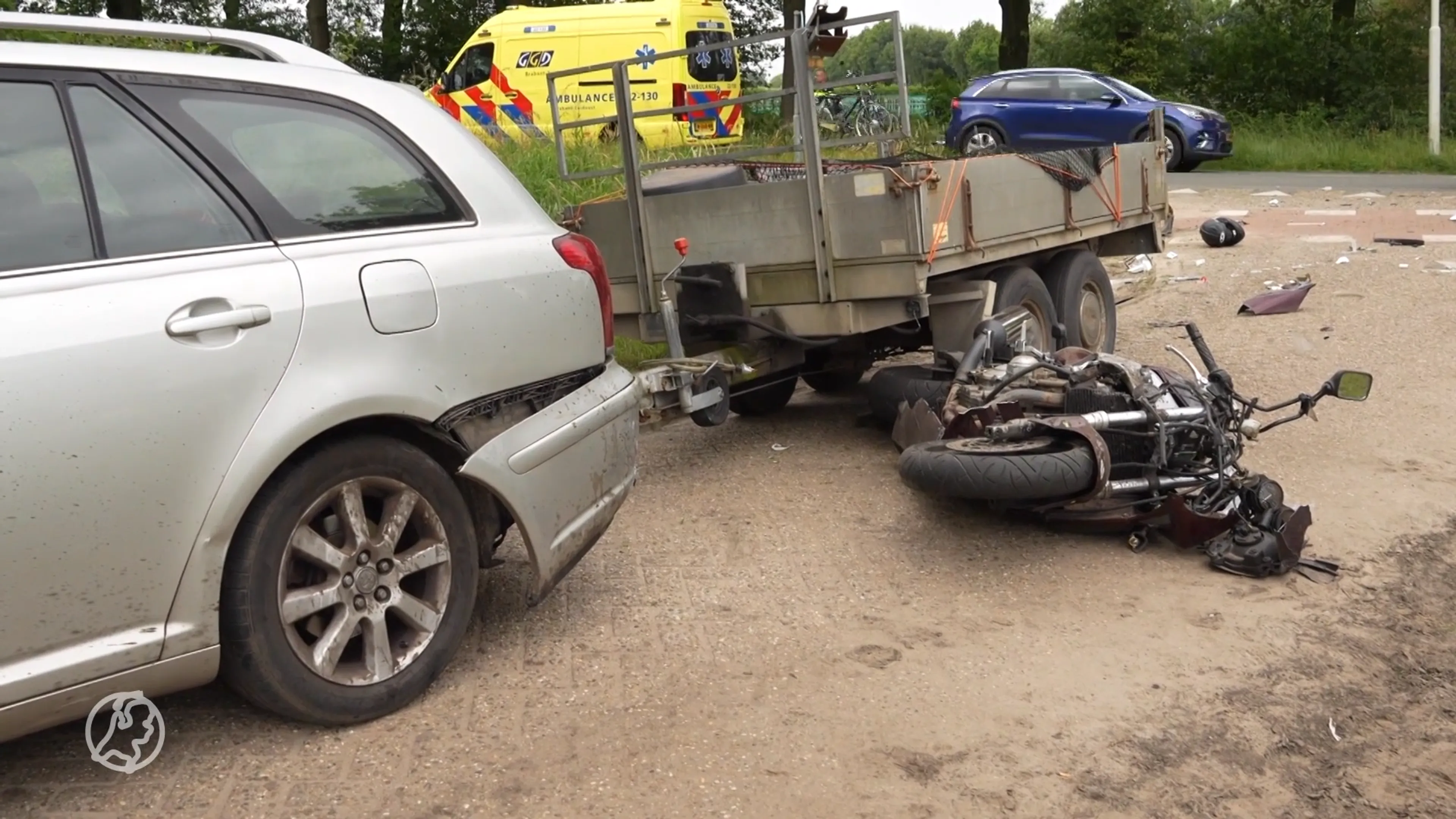 Motorrijders raken gewond na onhandige inhaalactie in Lierop