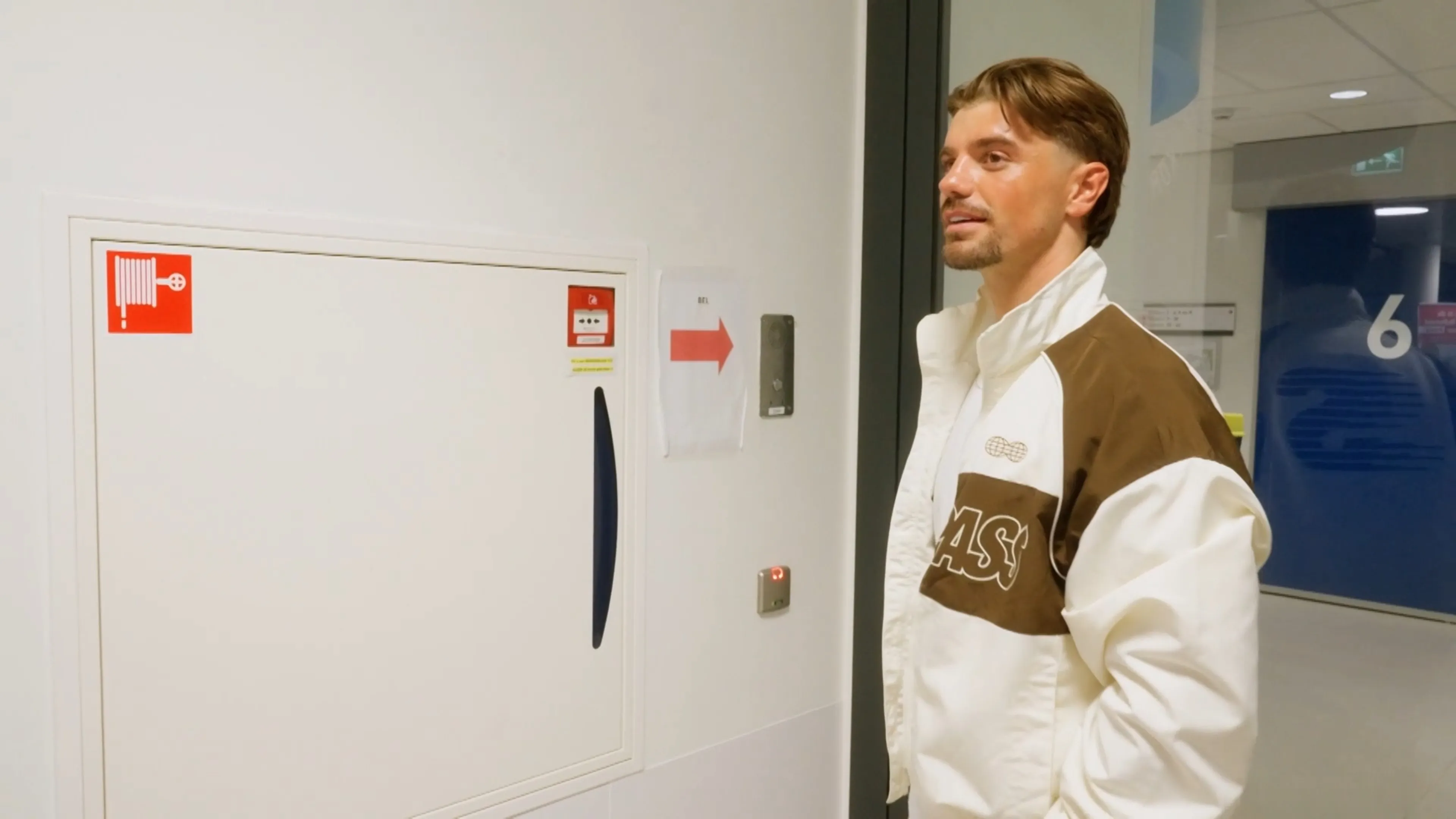 Mitch is ongeduldig en wil zijn nichtje ontmoeten