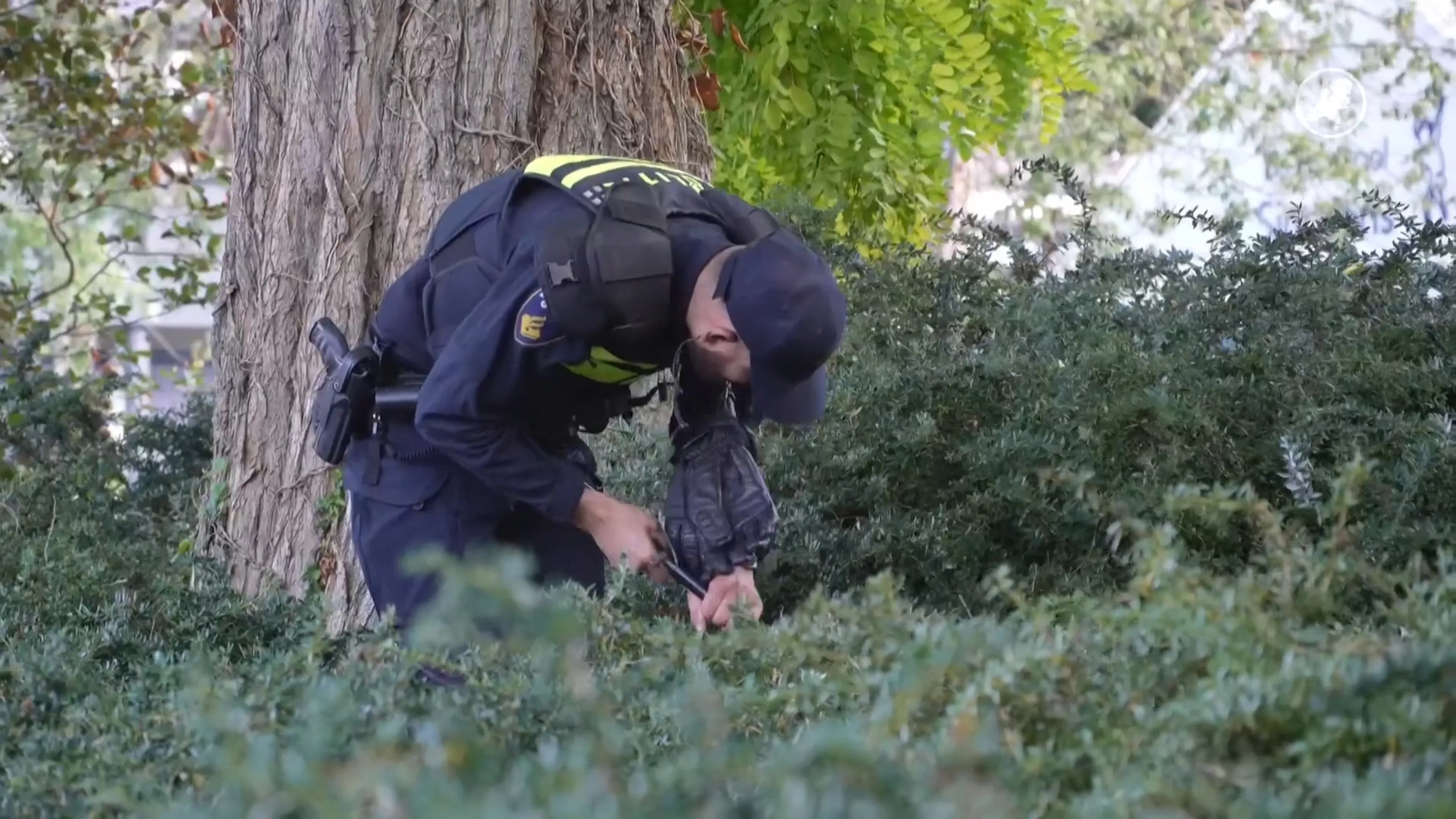 Politie kamt opnieuw Overasselt uit op zoek naar wapen en kogels