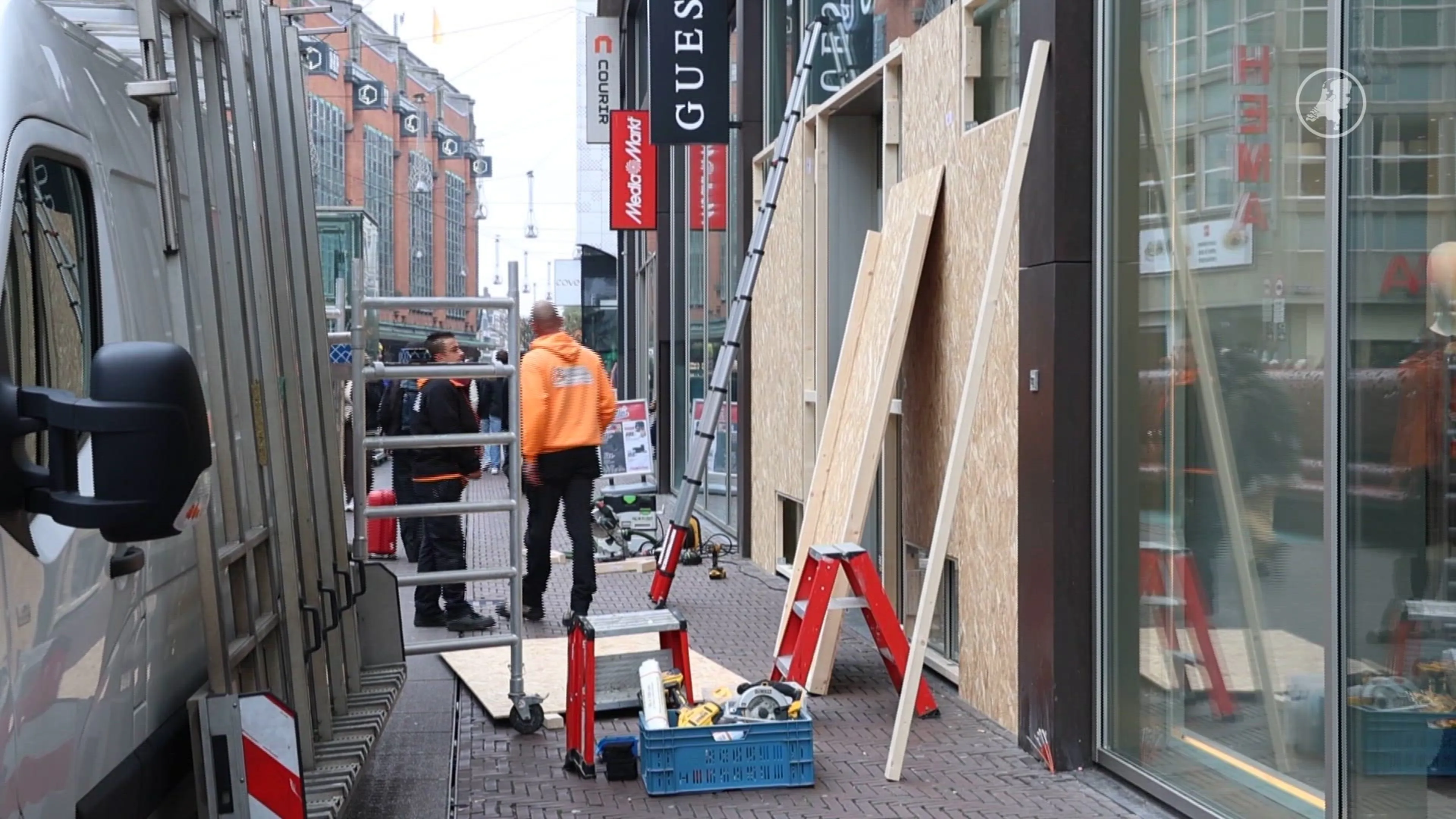 Dreiging van rellen en plunderingen: winkels Den Haag nemen maatregelen
