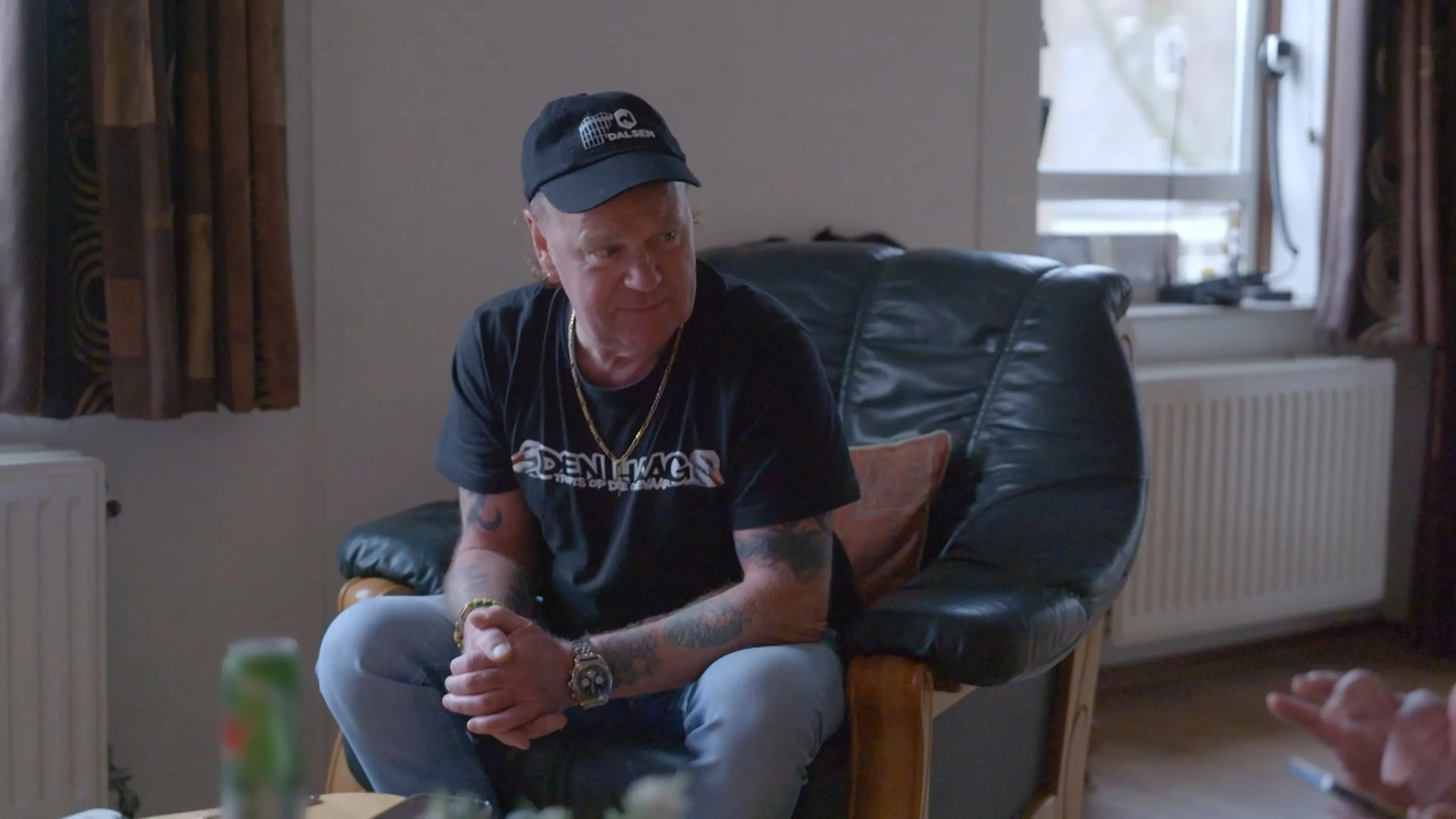Ron waagt zich aan online daten: 'WAT, een gender?'