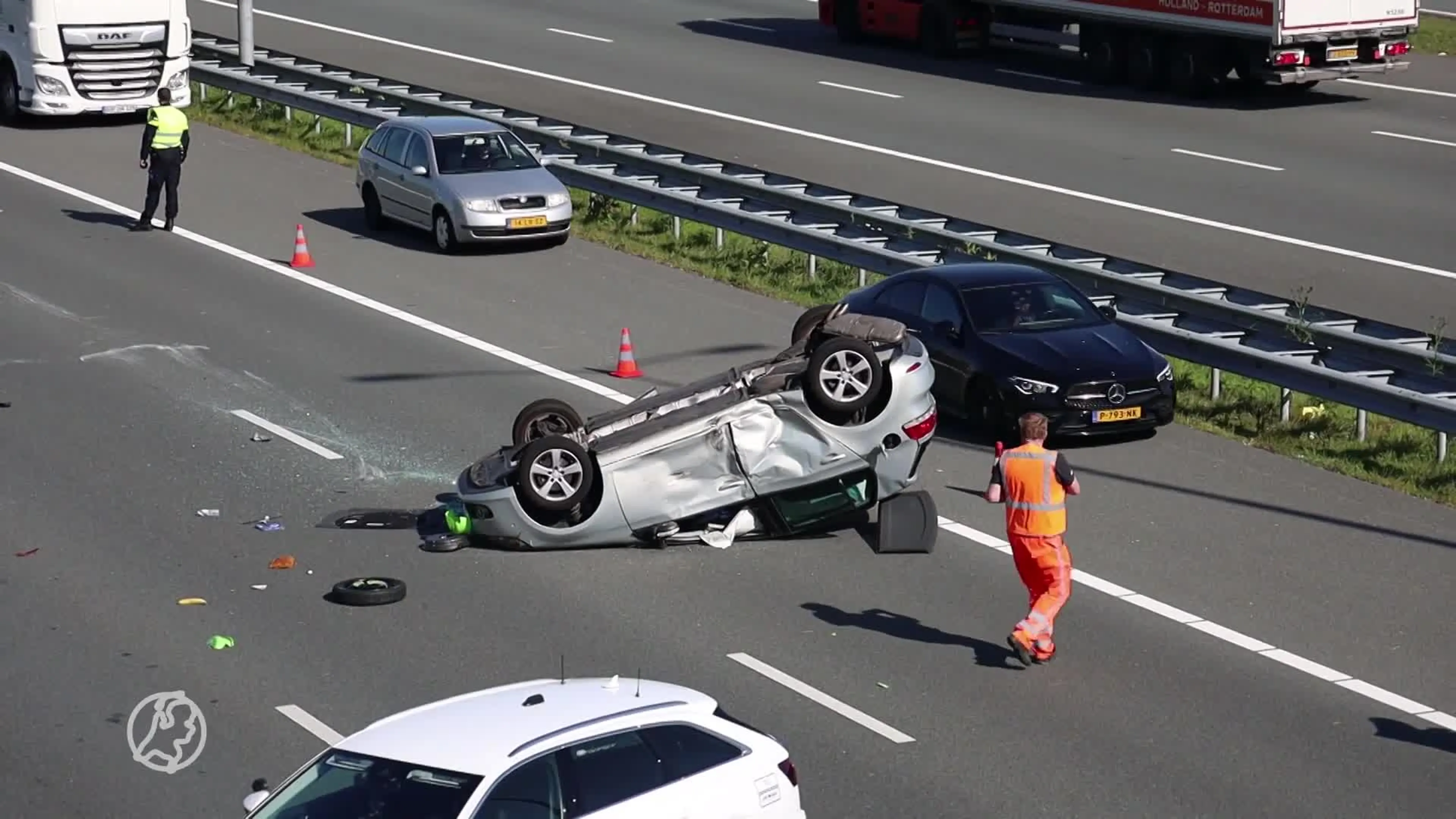 Zwaar ongeval op A9 bij Schiphol, auto vliegt over de kop