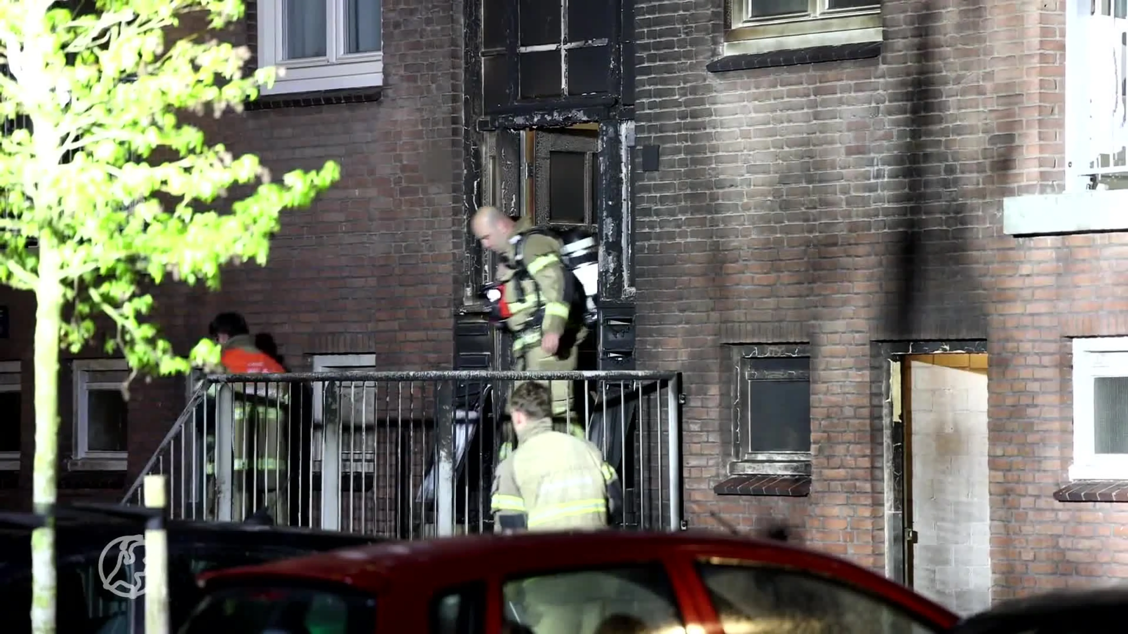 Schade aan portiekflat na explosie bij flat John Lockehof Amsterdam