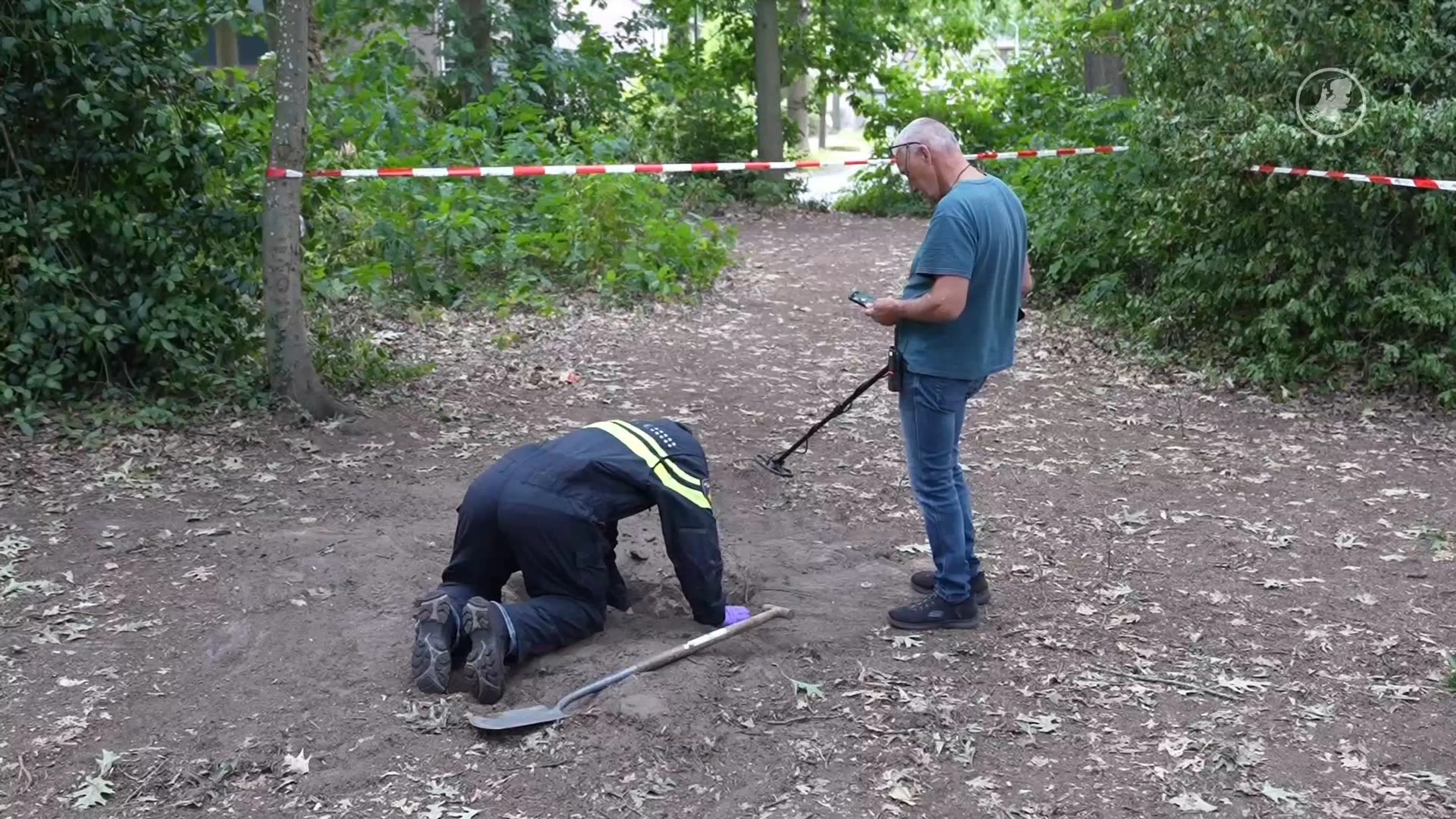 Onderzoek na vondst rookgranaten door jongens in bos bij Best