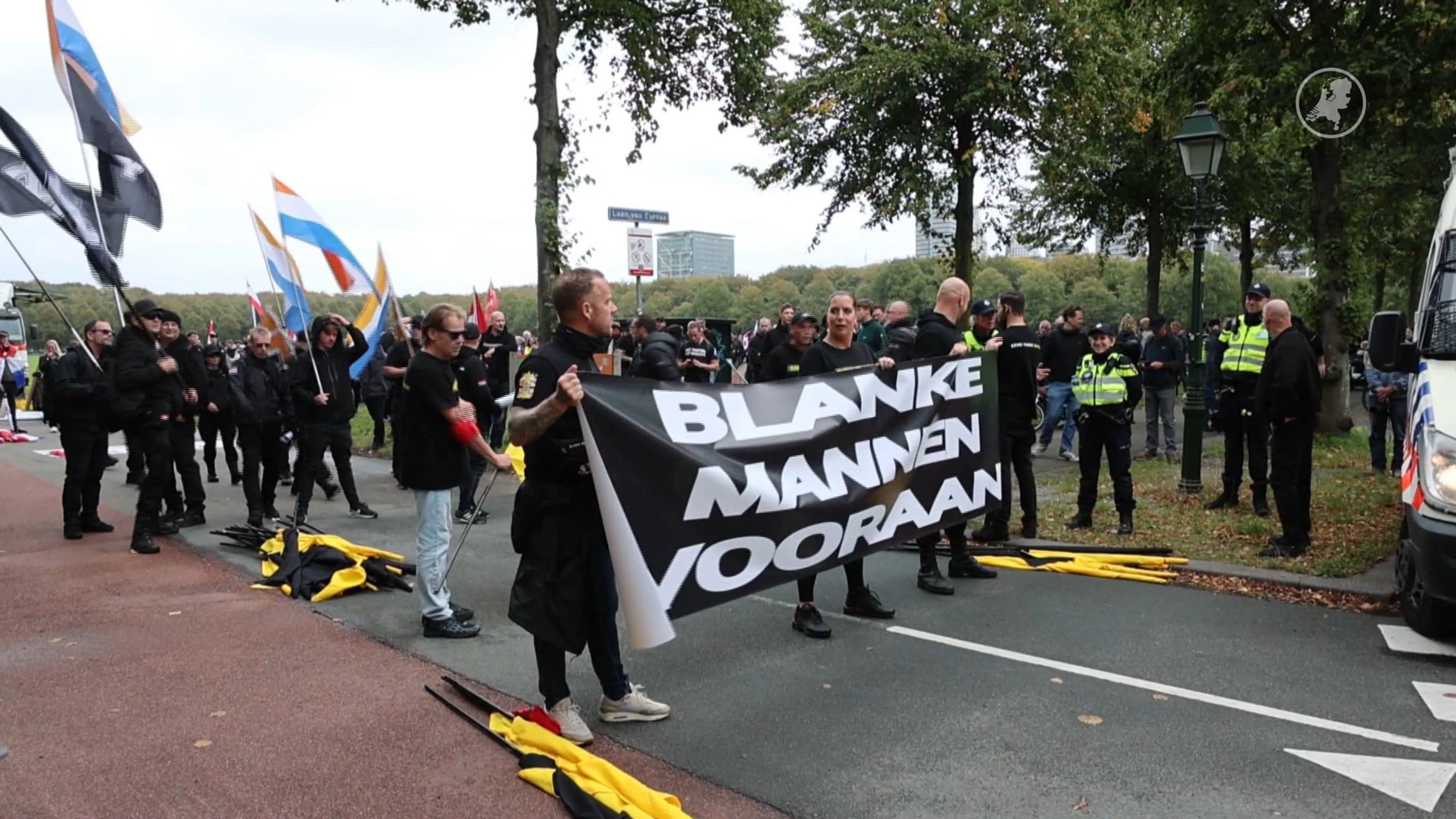 Protestmars door Den Haag: demonstranten gebruiken geweld