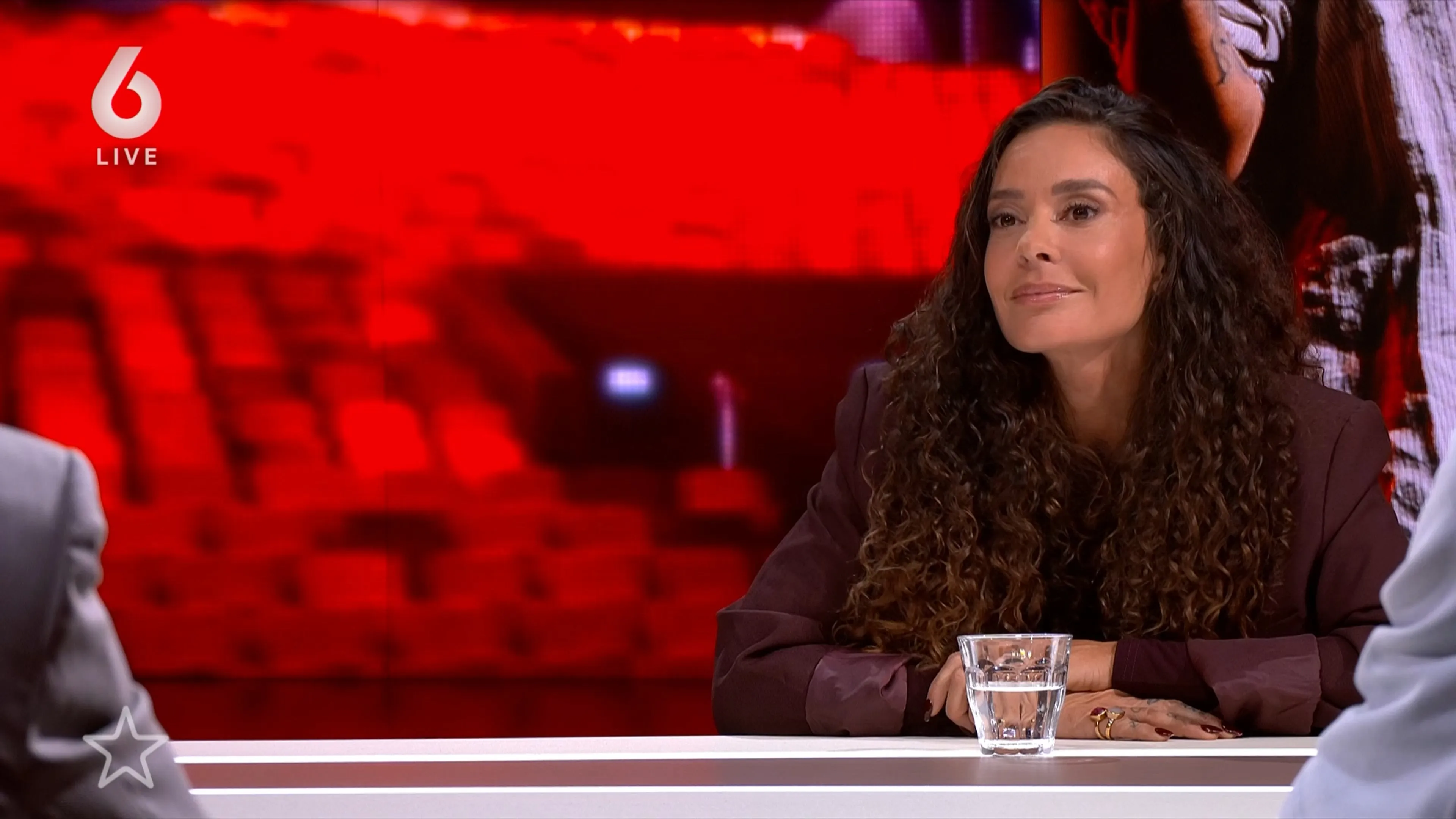 Fajah Lourens gaat het theater in