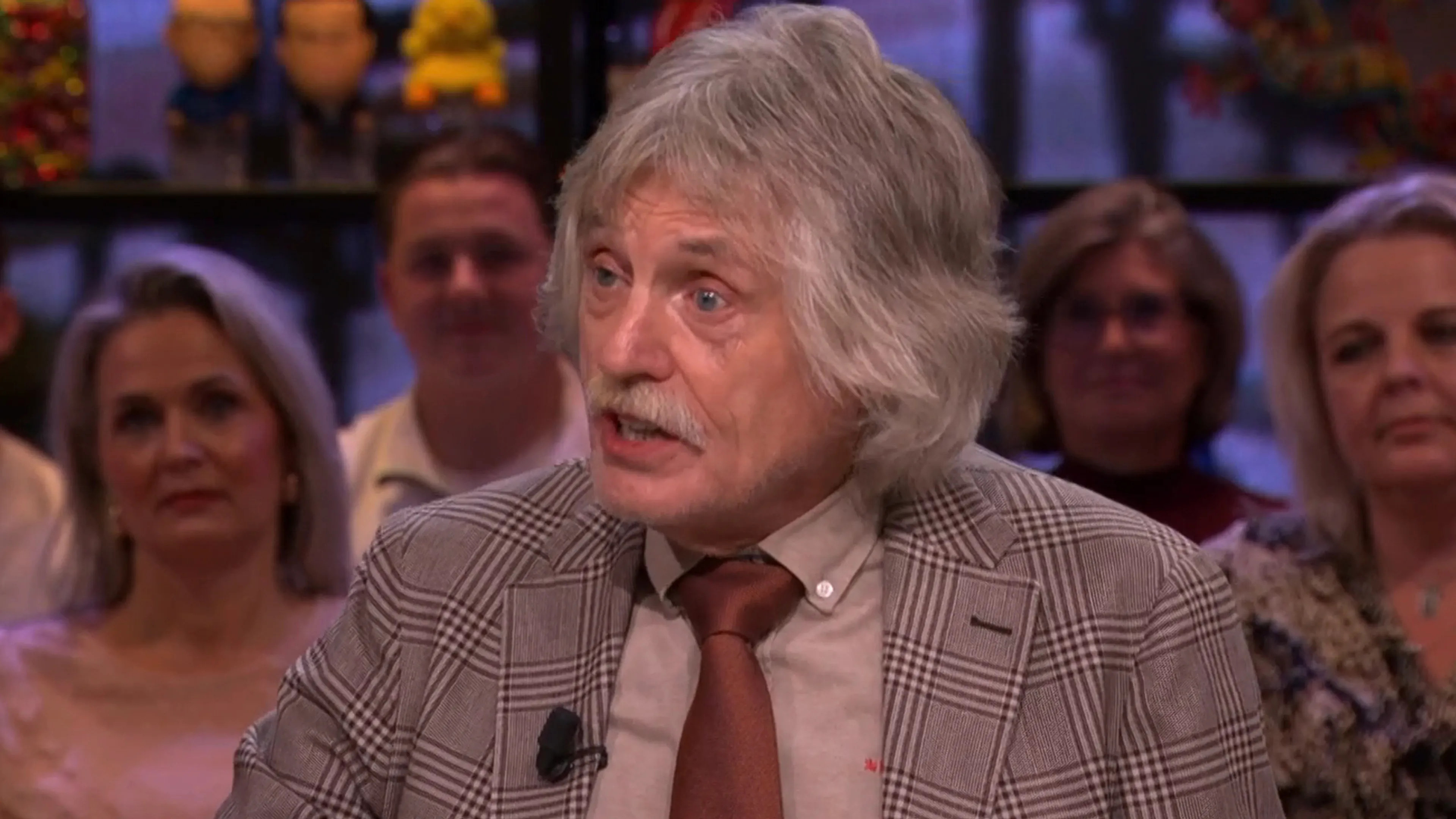 Johan Derksen over telefoonverbod op de hele school: 'Nu gaan ze te ver!'