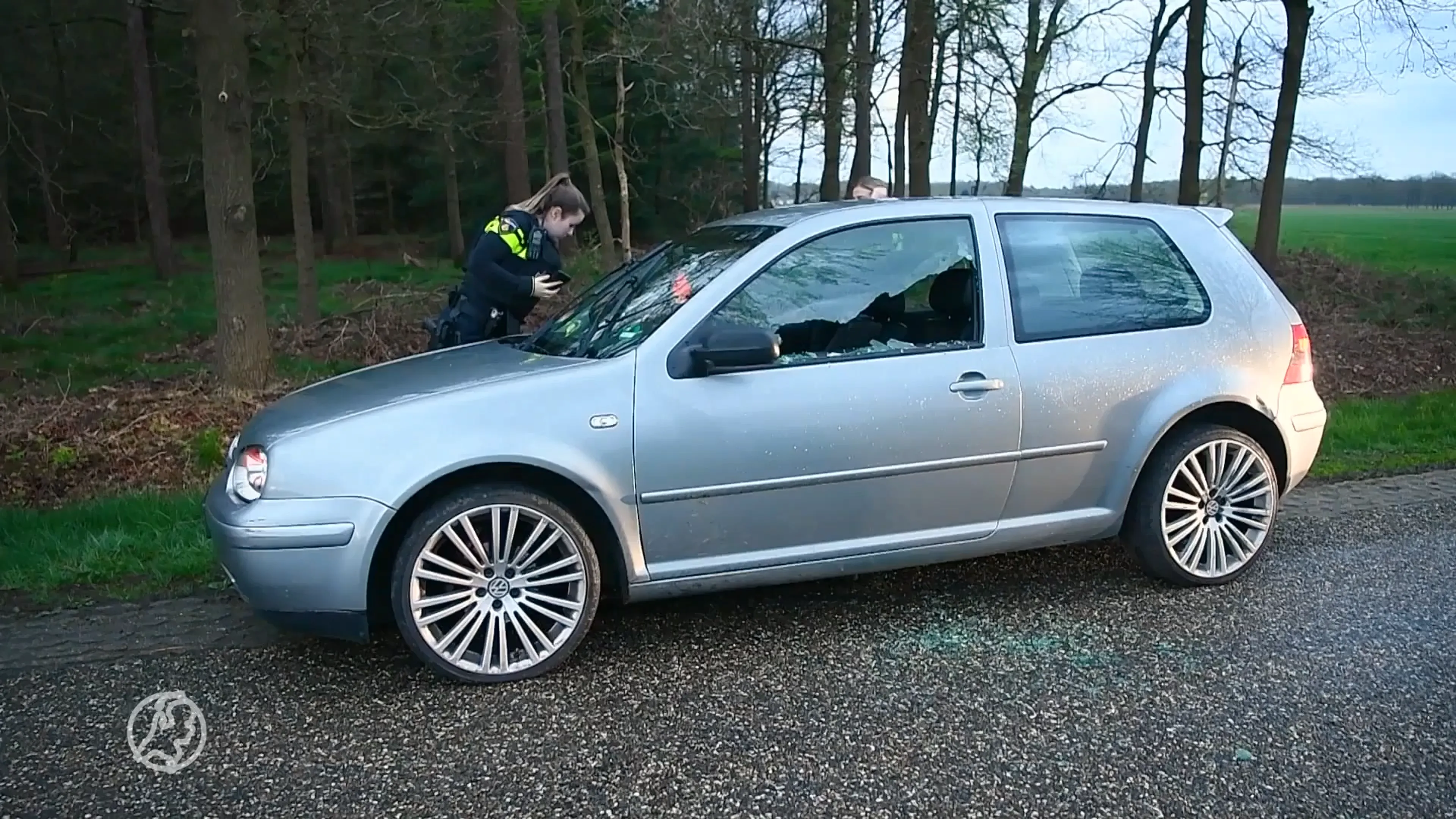 Auto beschoten in Casteren, bestuurder gewond