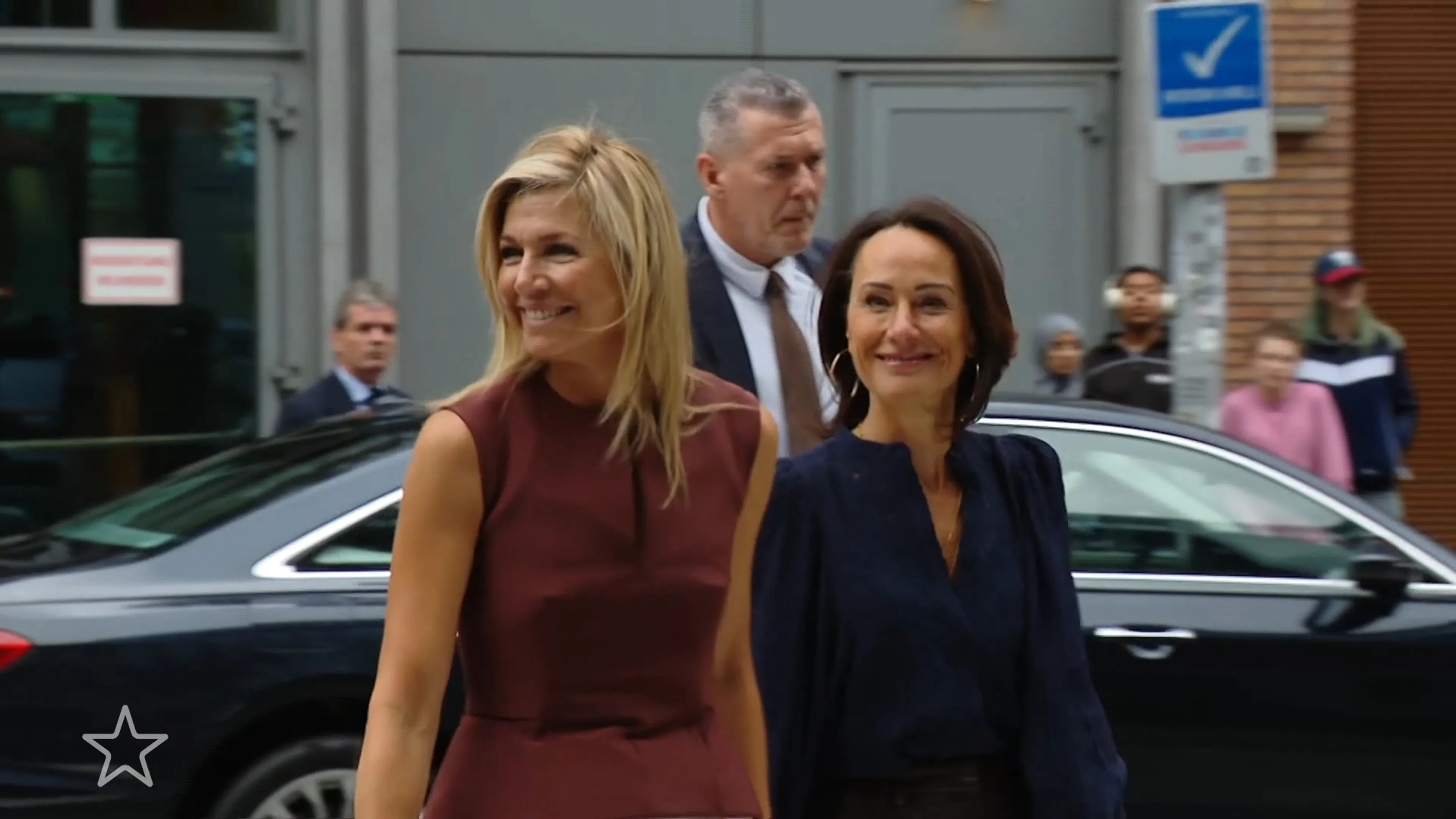Koningin Máxima brengt een bezoekje aan het HEMA-kantoor