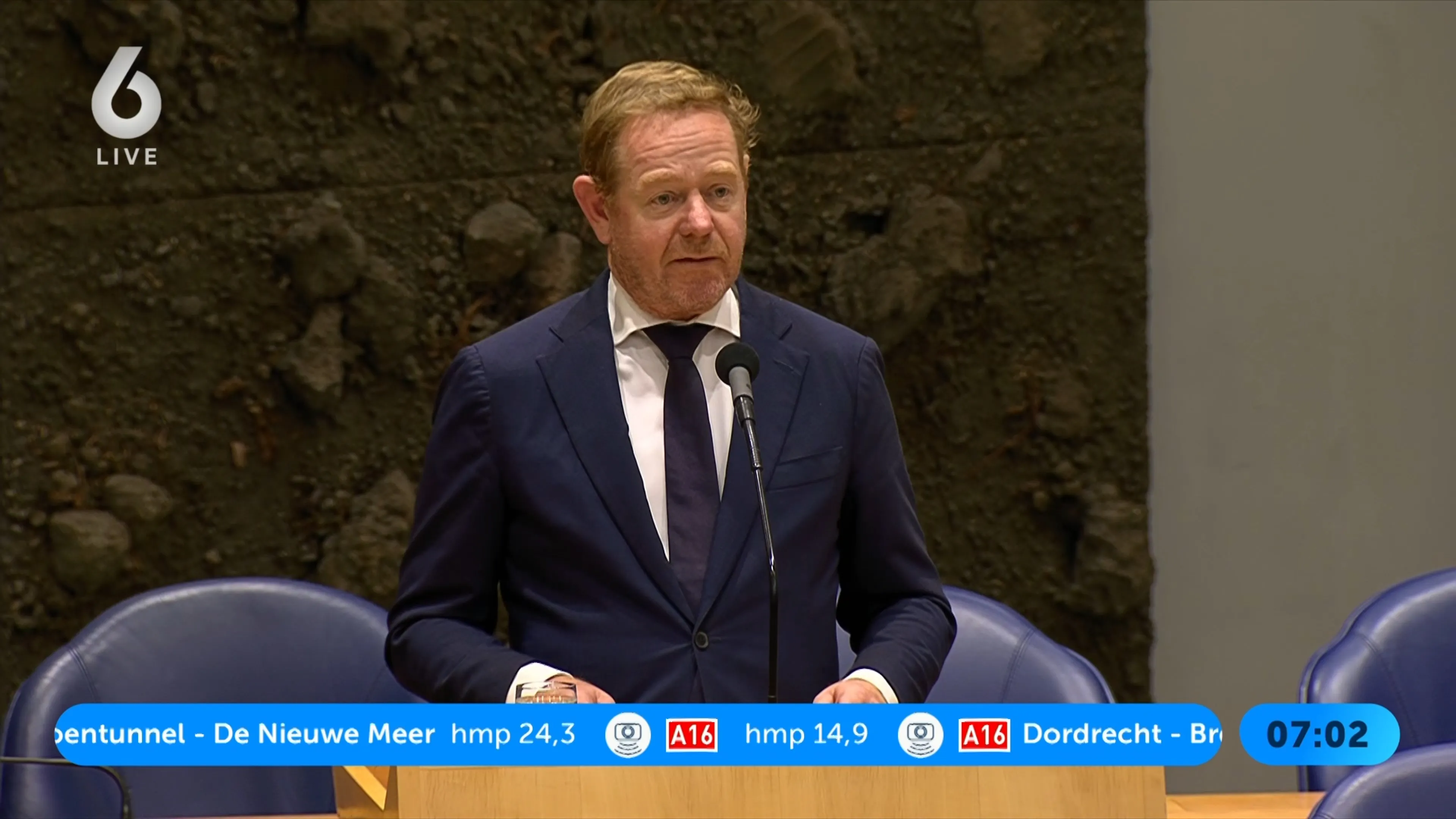 Minister Van Weel biedt excuses aan na felle kritiek in Tweede Kamer