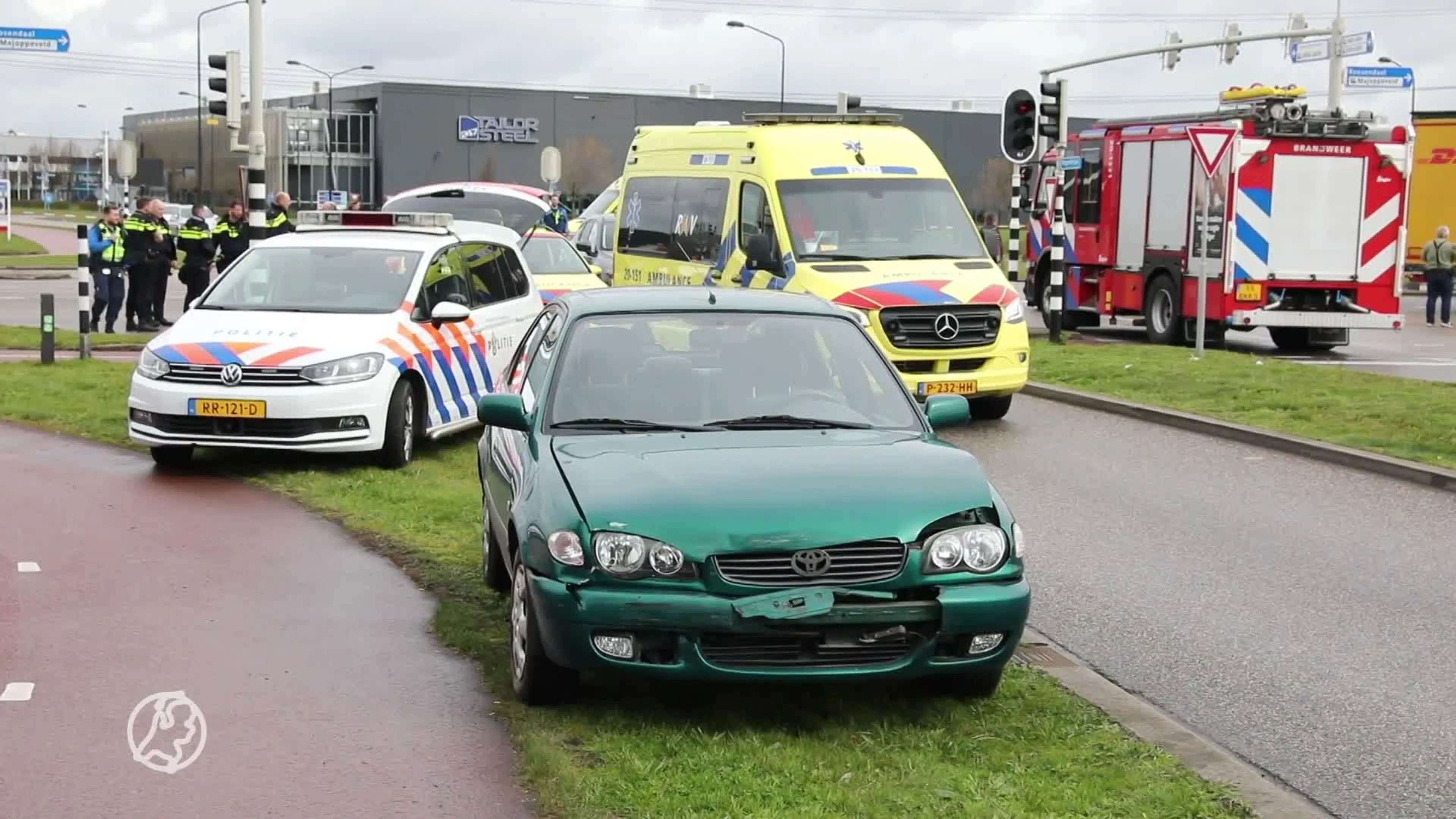 Politieachtervolging eindigt in crash op industrieterrein