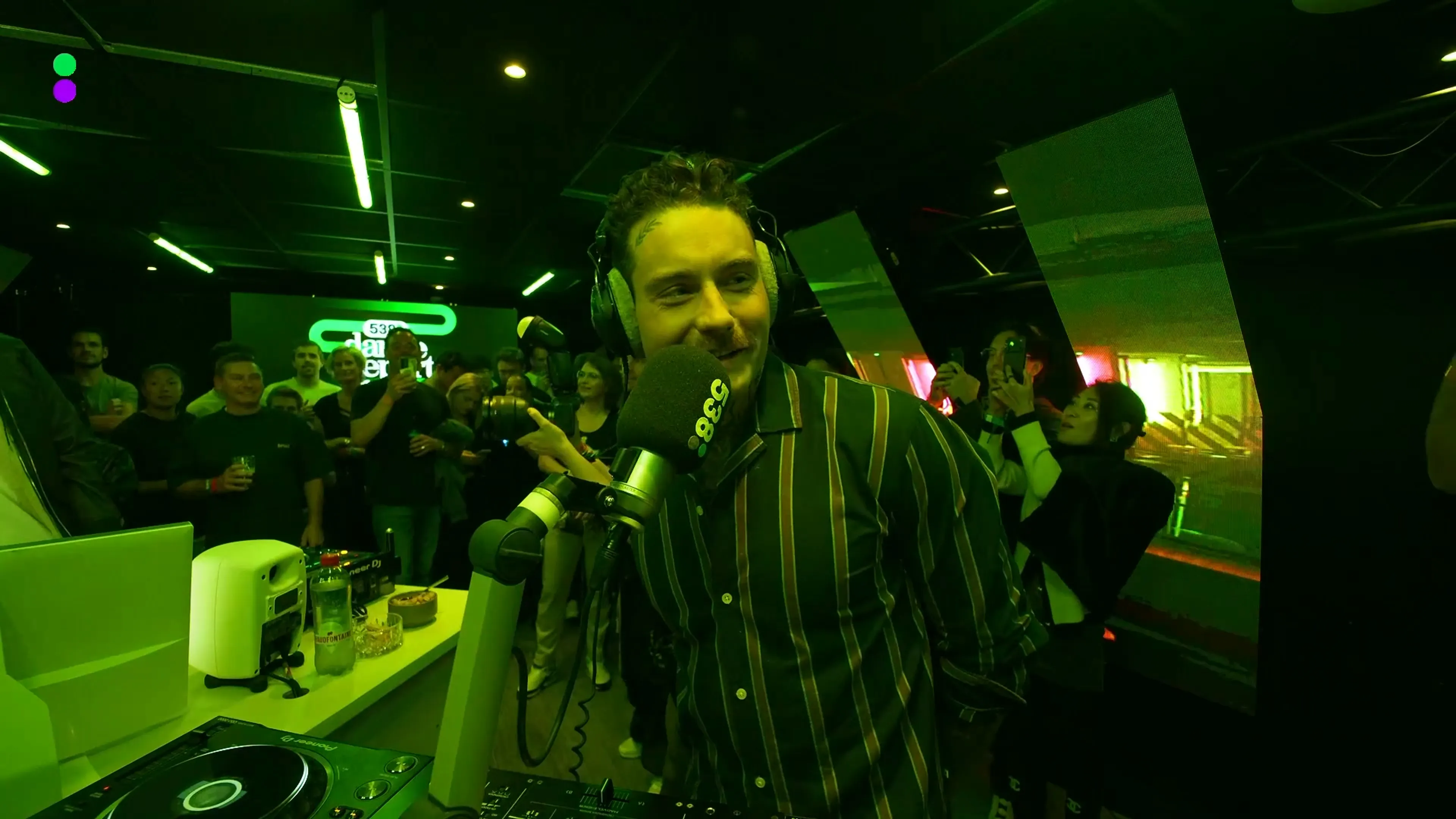 Douwe Bob in de studio vanaf AMF