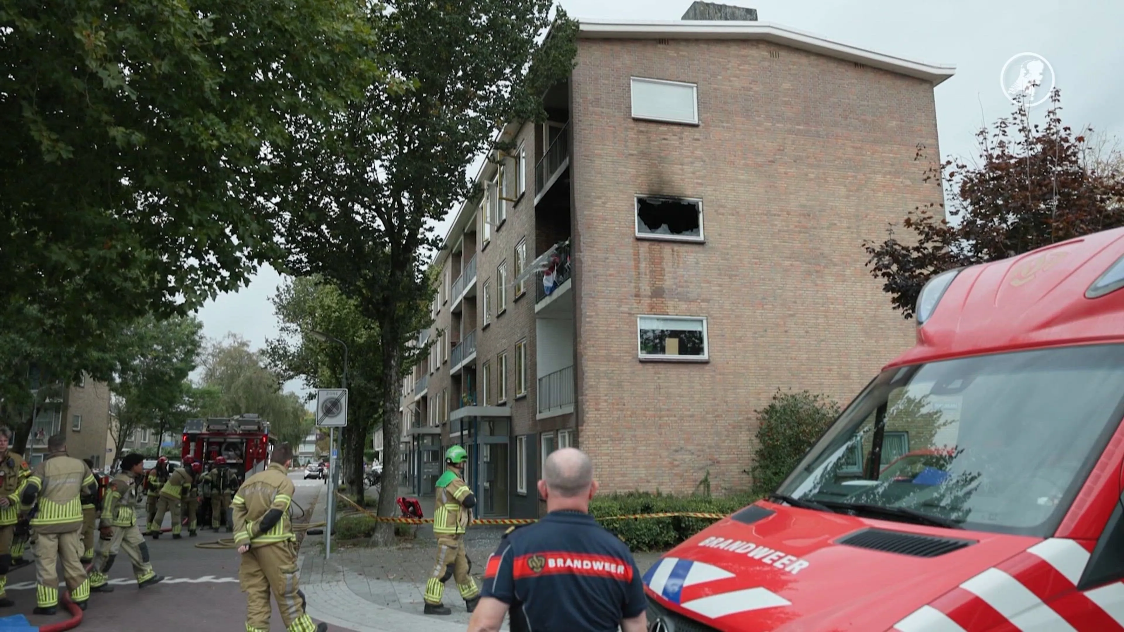 Drie bewoners naar ziekenhuis na woningbrand in Krommenie, kat overleden
