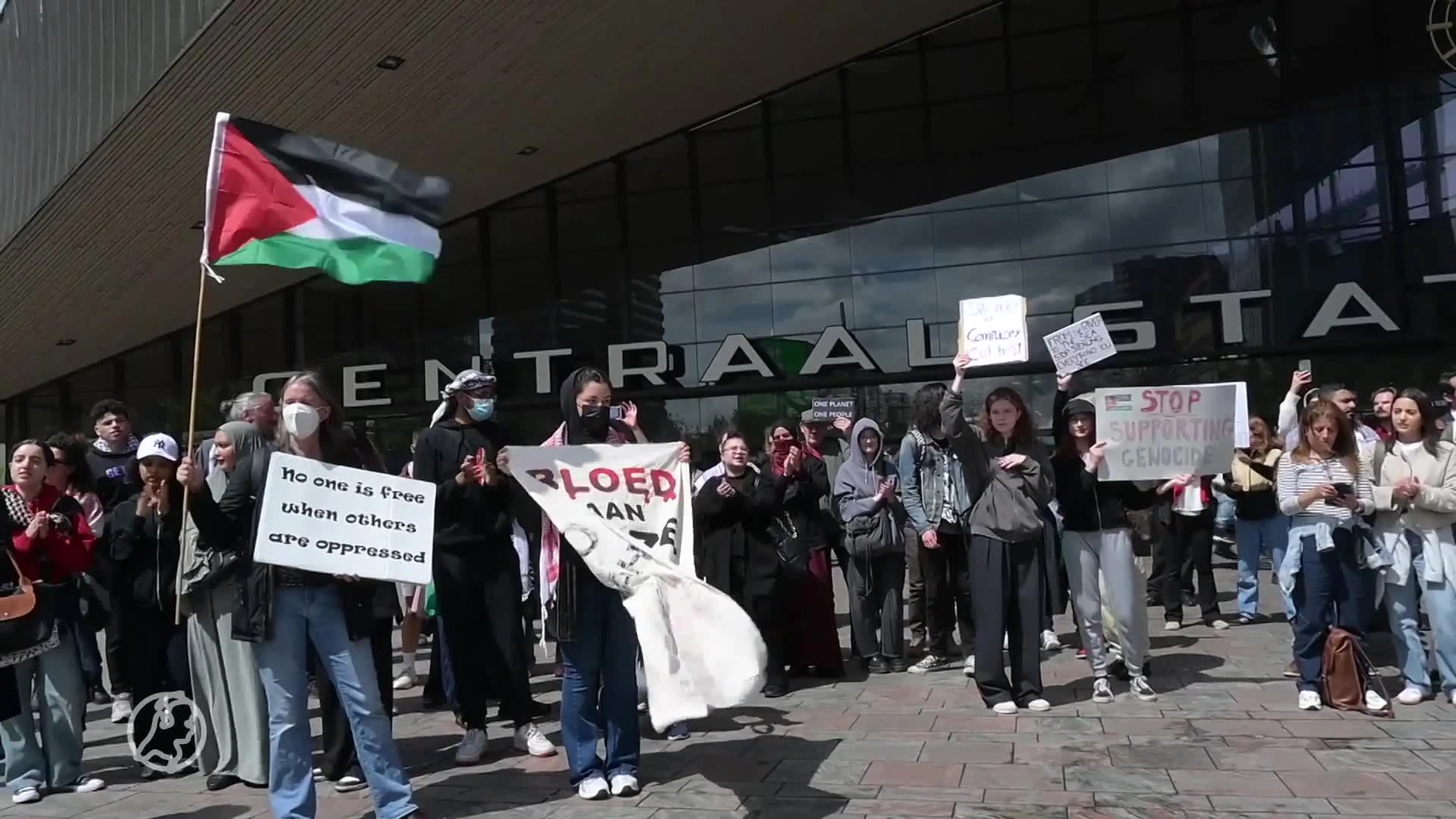 Honderden bij pro-Palestijnse betoging Rotterdam Centraal