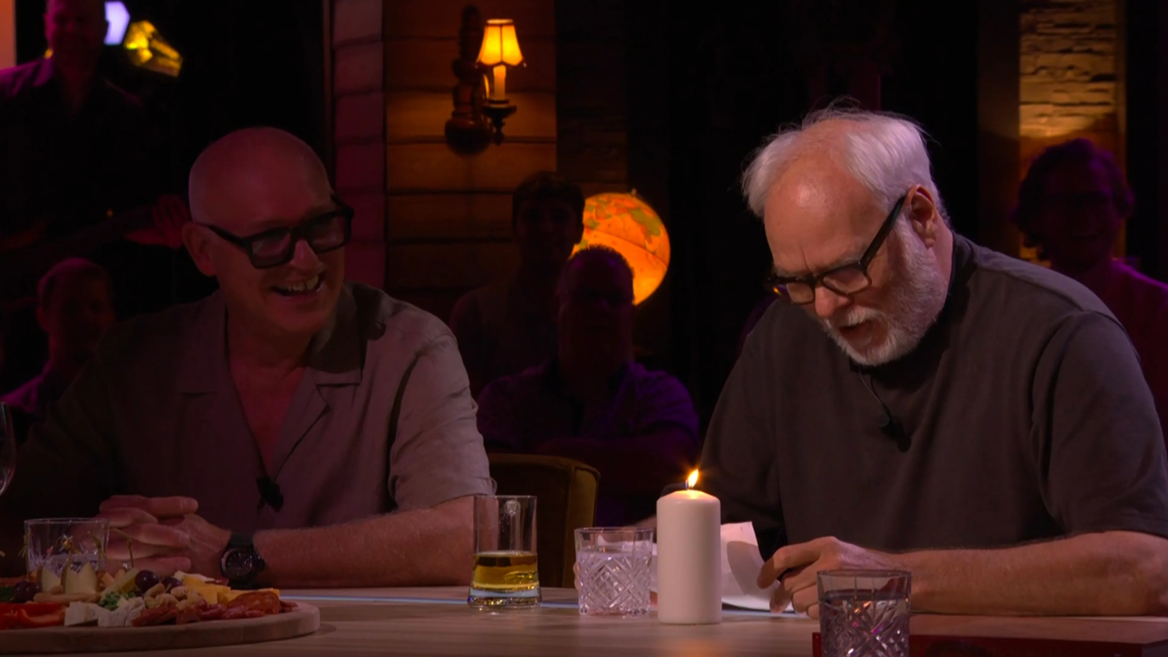 Nico Dijkshoorn leest gedicht voor over weerzien met Vandaag Inside Oranje-trio, René gaat stuk