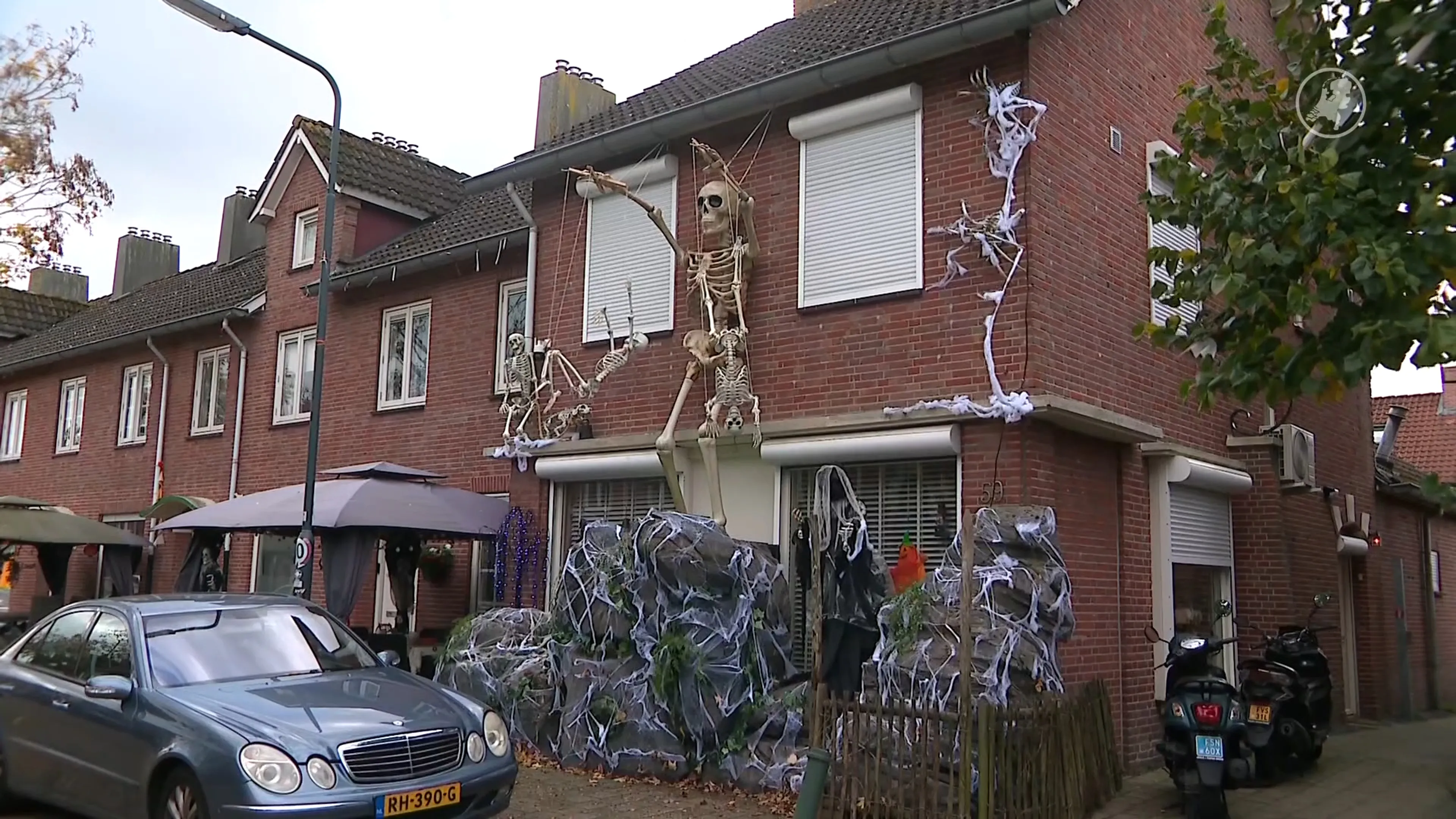 Esmeralda moet griezelhuis van 10.000 euro afbreken voor Halloween