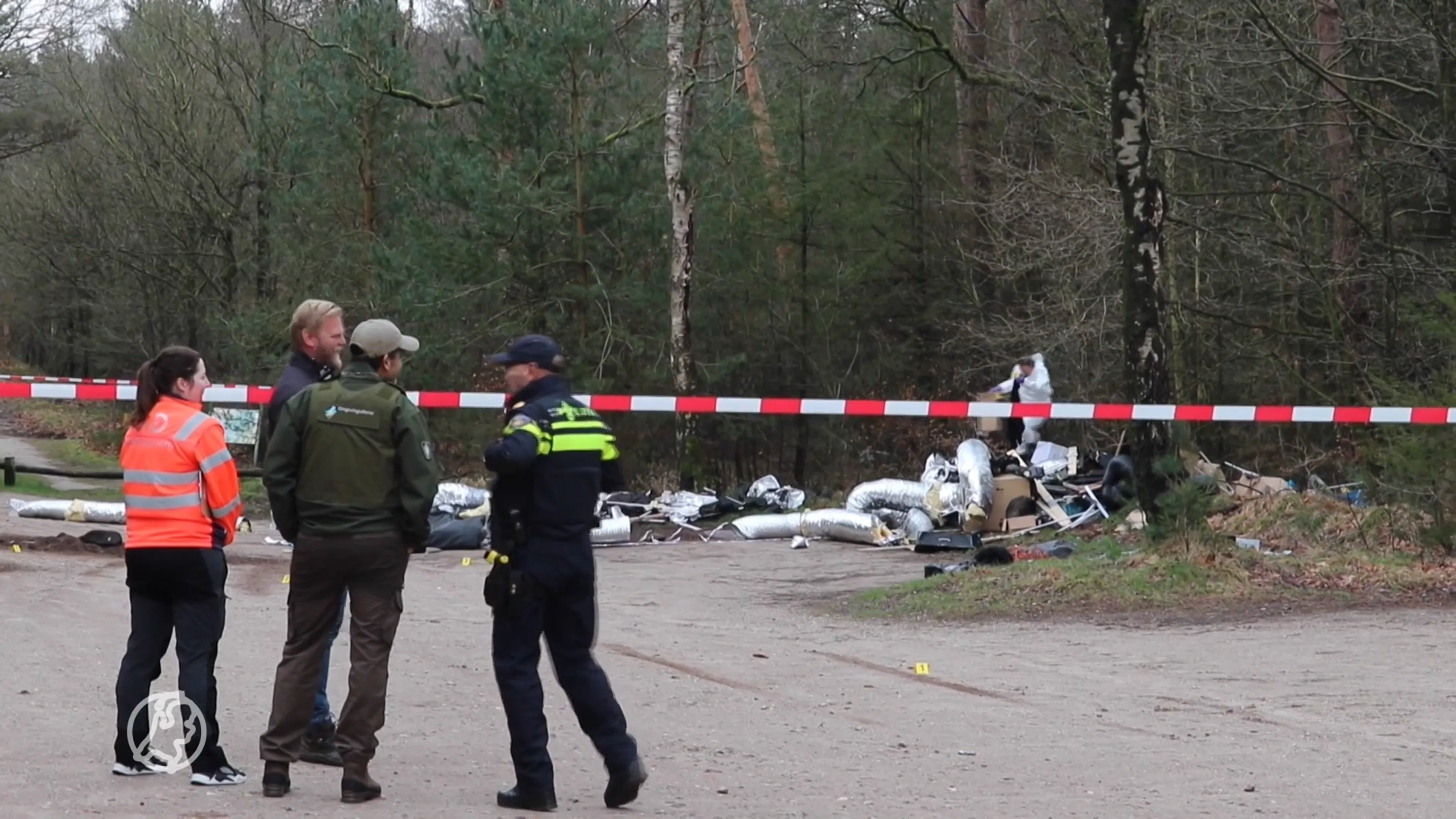 Enorme dumping drugsafval in bos Heerde