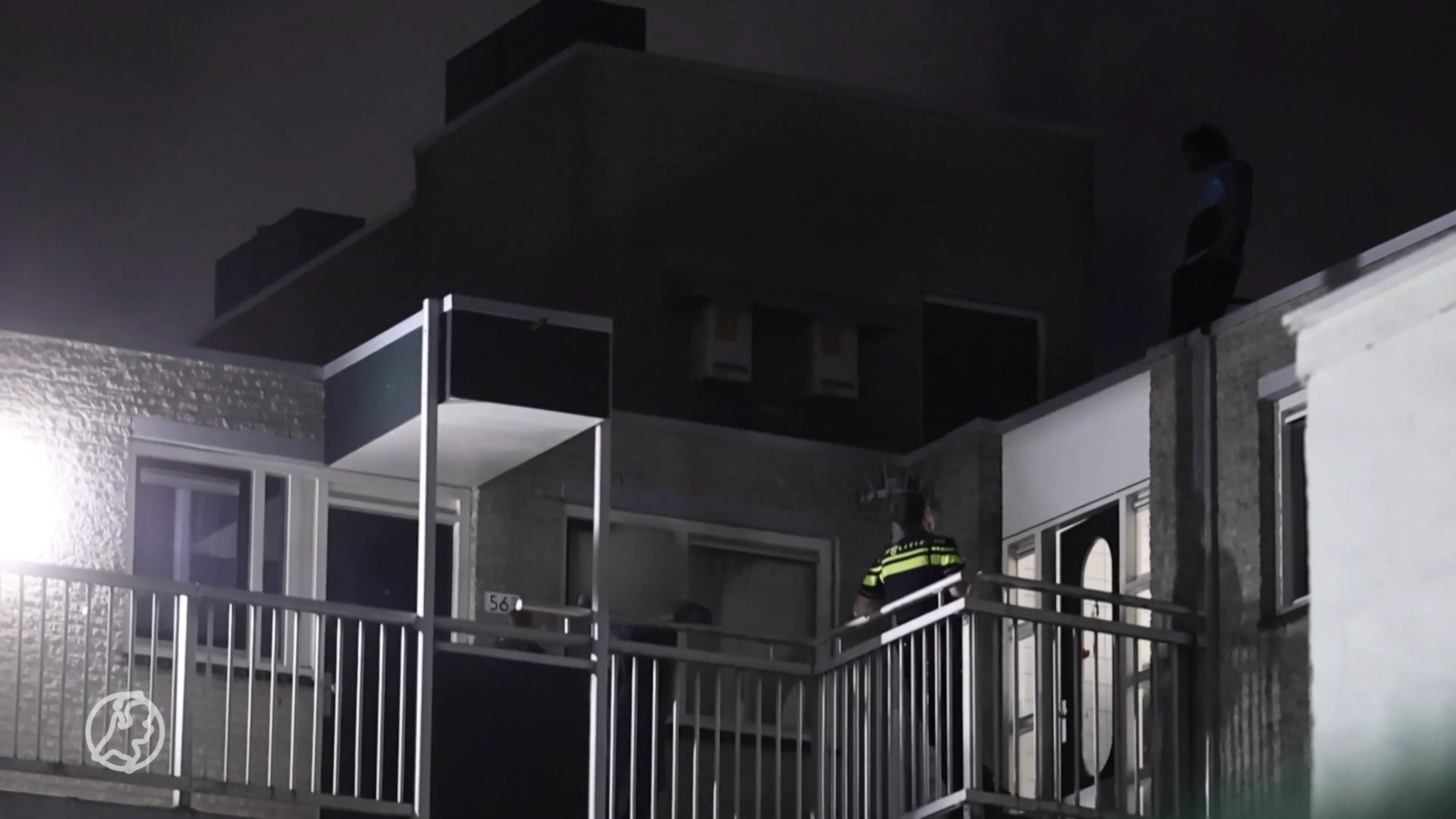 Politie redt verwarde man van hoge flat na mislukken onderhandeling