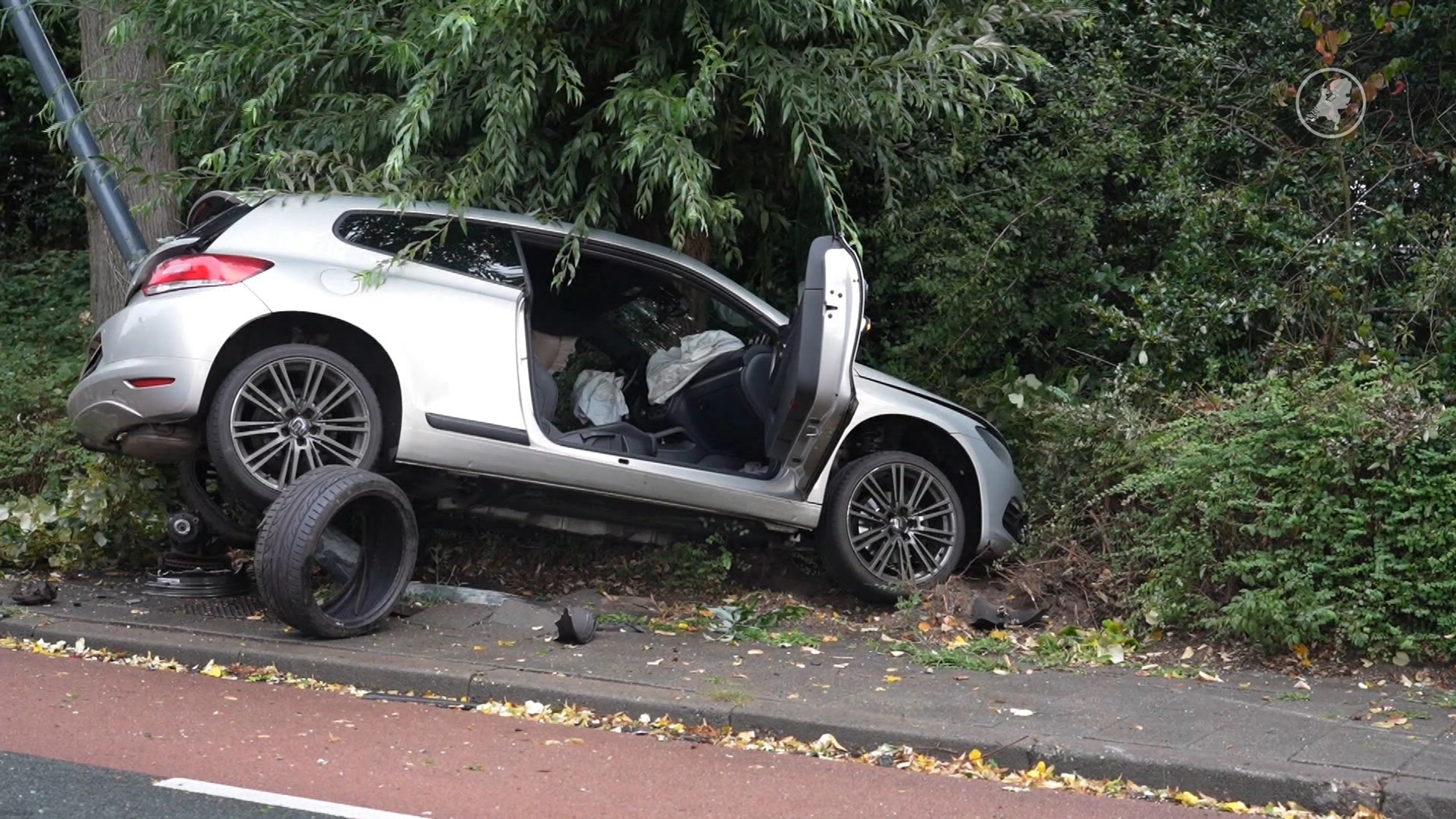 Aanrijding tussen twee auto's in Oosterhout, bestuurder aangehouden