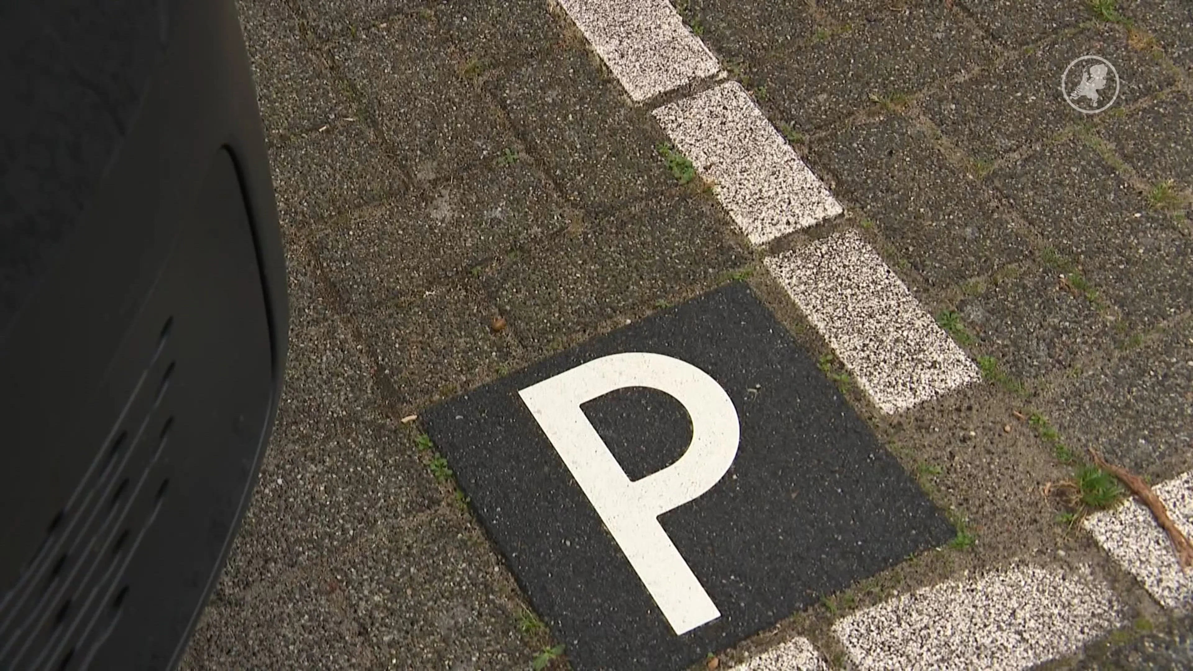 Voor je eigen deur parkeren voor steeds meer mensen een duur grapje