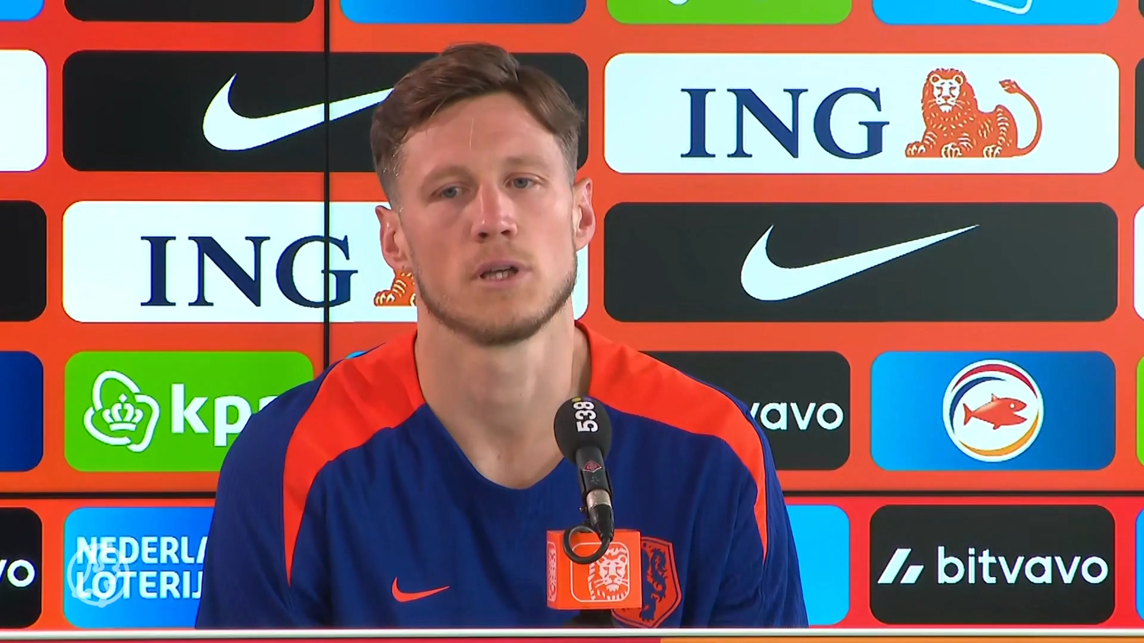 Persconferentie Nederlands Elftal: Van Dijk ontmoet fans, Weghorst wil basisplaats