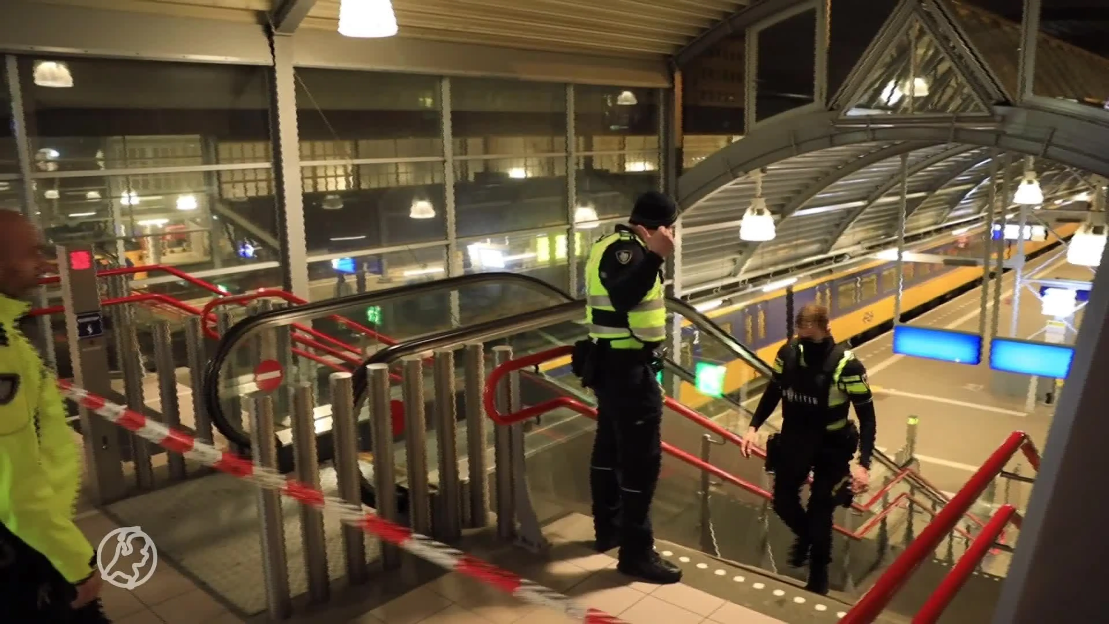 Man bedreigt treinreiziger met vuurwapen, politie lost schot op Amersfoort Centraal