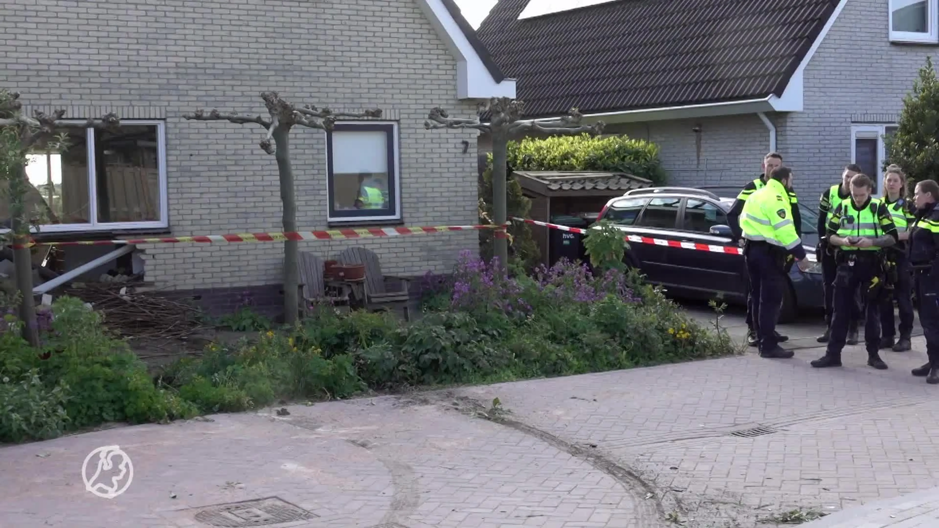 Oudere man richt ravage aan in Zaandam nadat hij macht over het stuur verliest