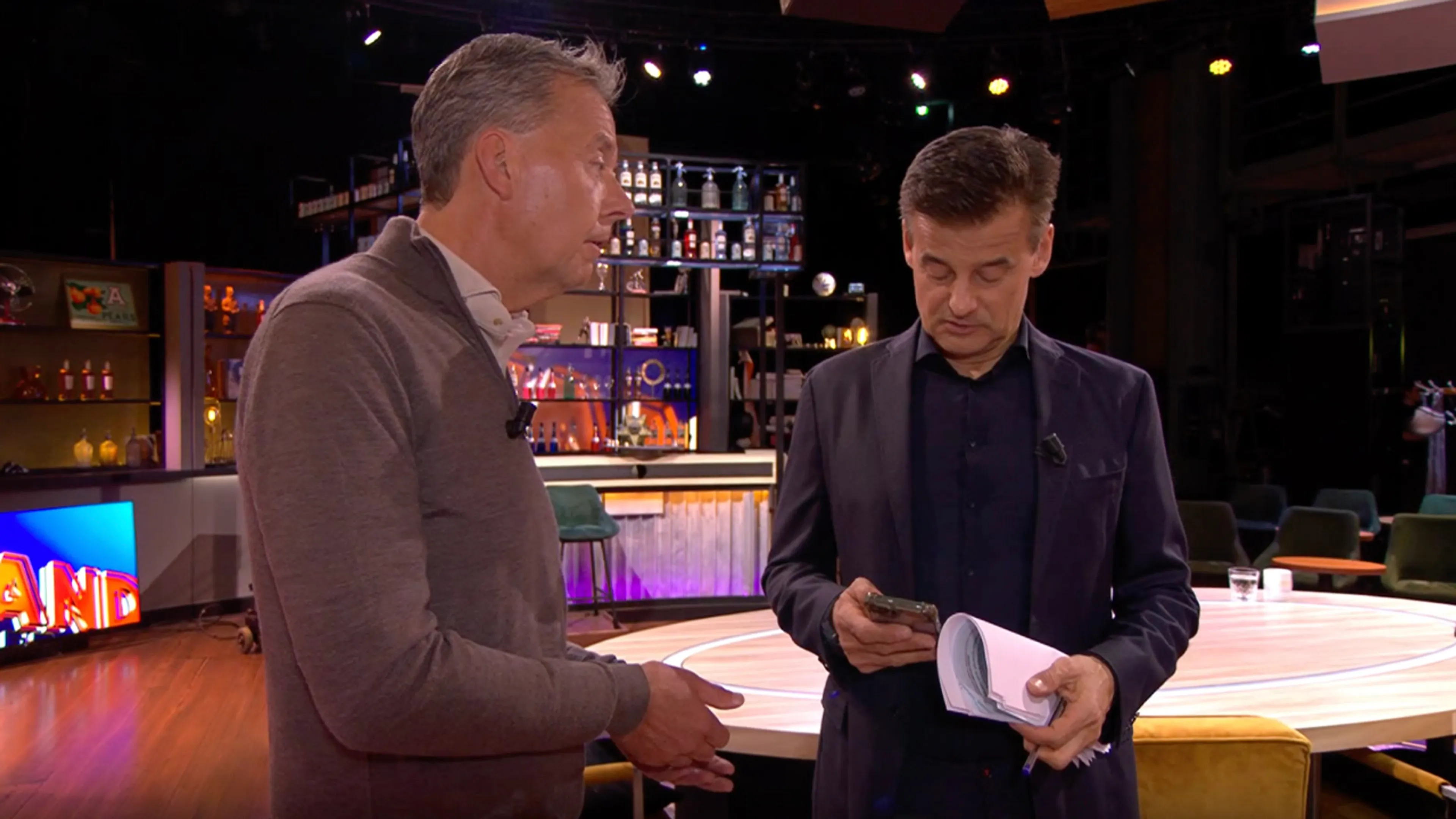 Wilfred leest appje voor In de Wandelgangen: 'Quatsch wat die Valentijn allemaal roeptoetert!'