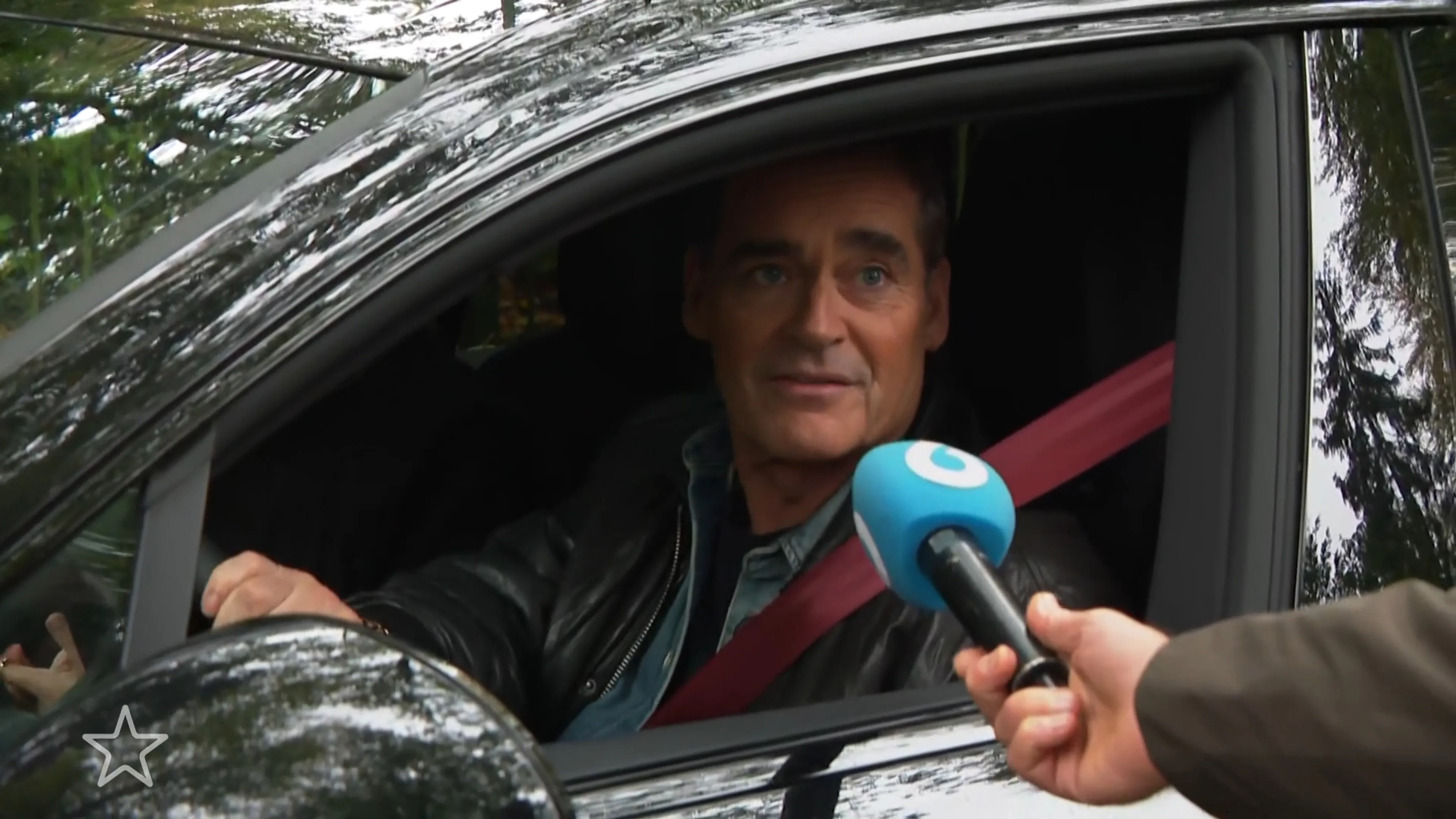 Jeroen van der Boom reageert op nieuwe formatie De Toppers tijdens bezoek aan René Froger