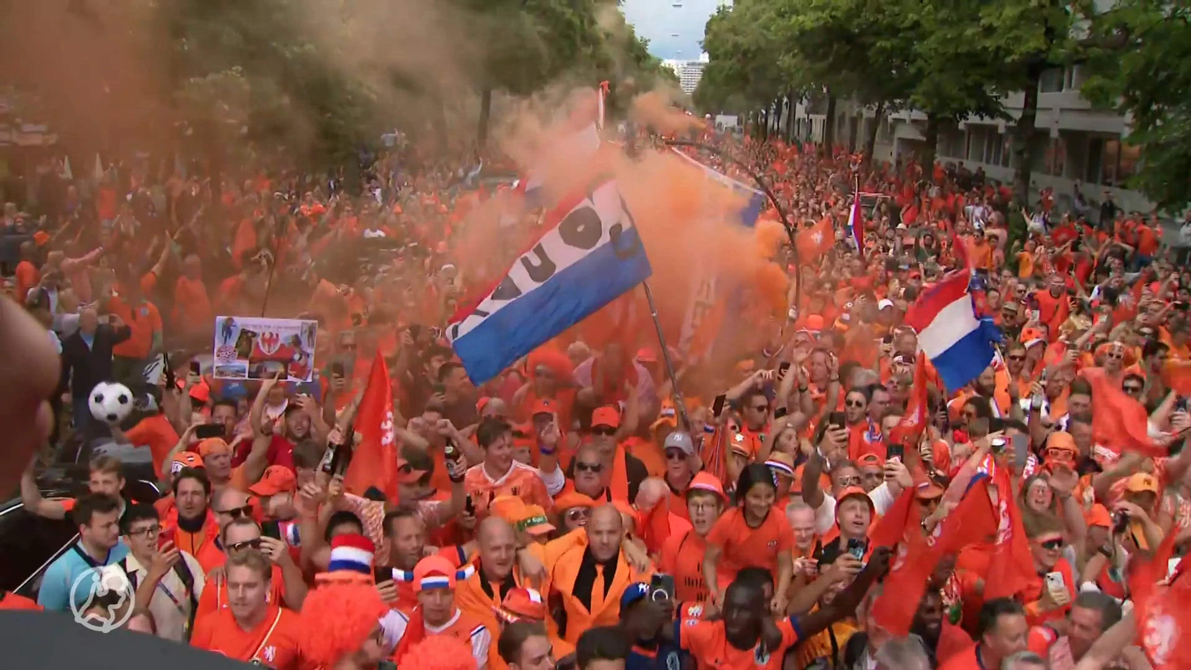 Oranjemars walst weer door Duitse straten