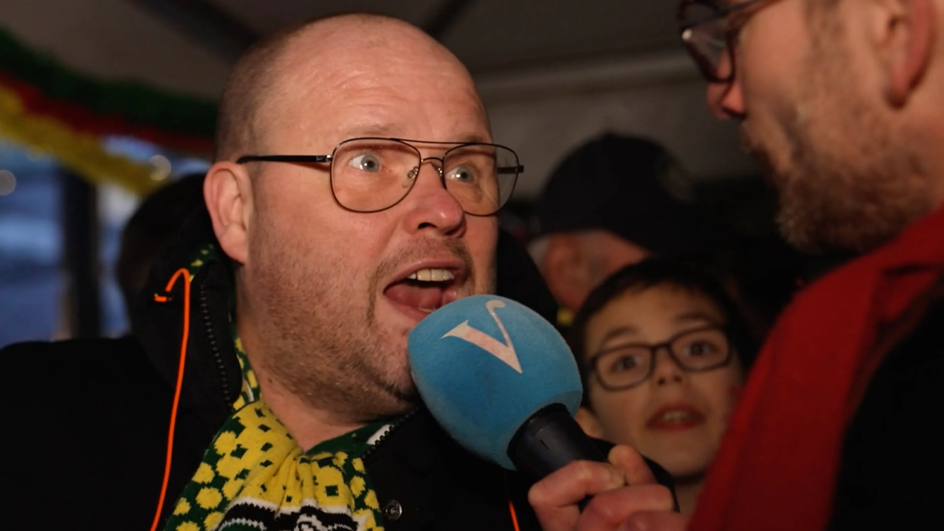 Fortuna-supporter vat carnaval samen voor Tom Staal: 'Zorg dat je vriendin thuisblijft!'