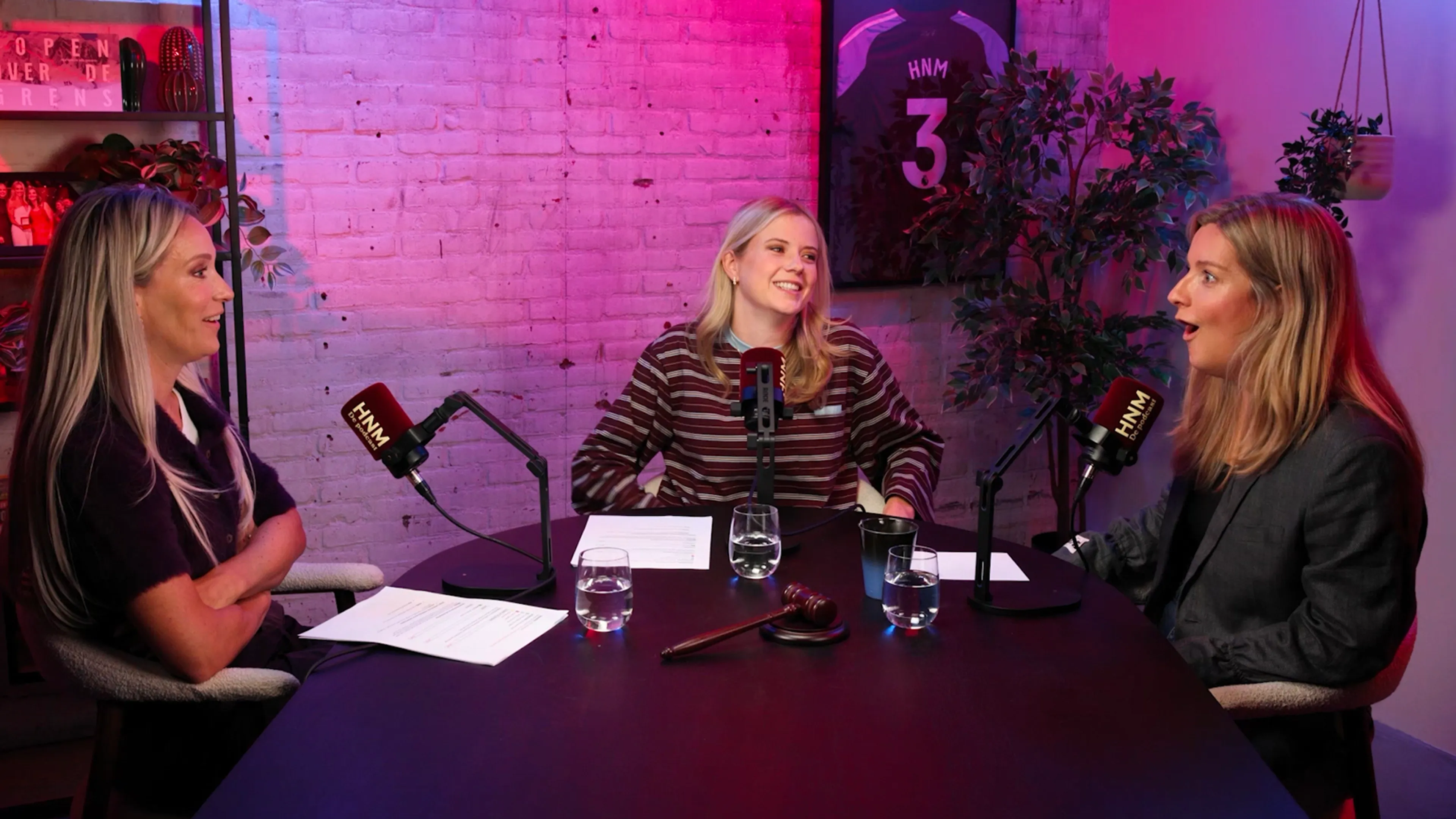 Noa Vahle gevraagd om een keuze te maken tussen Hélène Hendriks en Merel Ek...